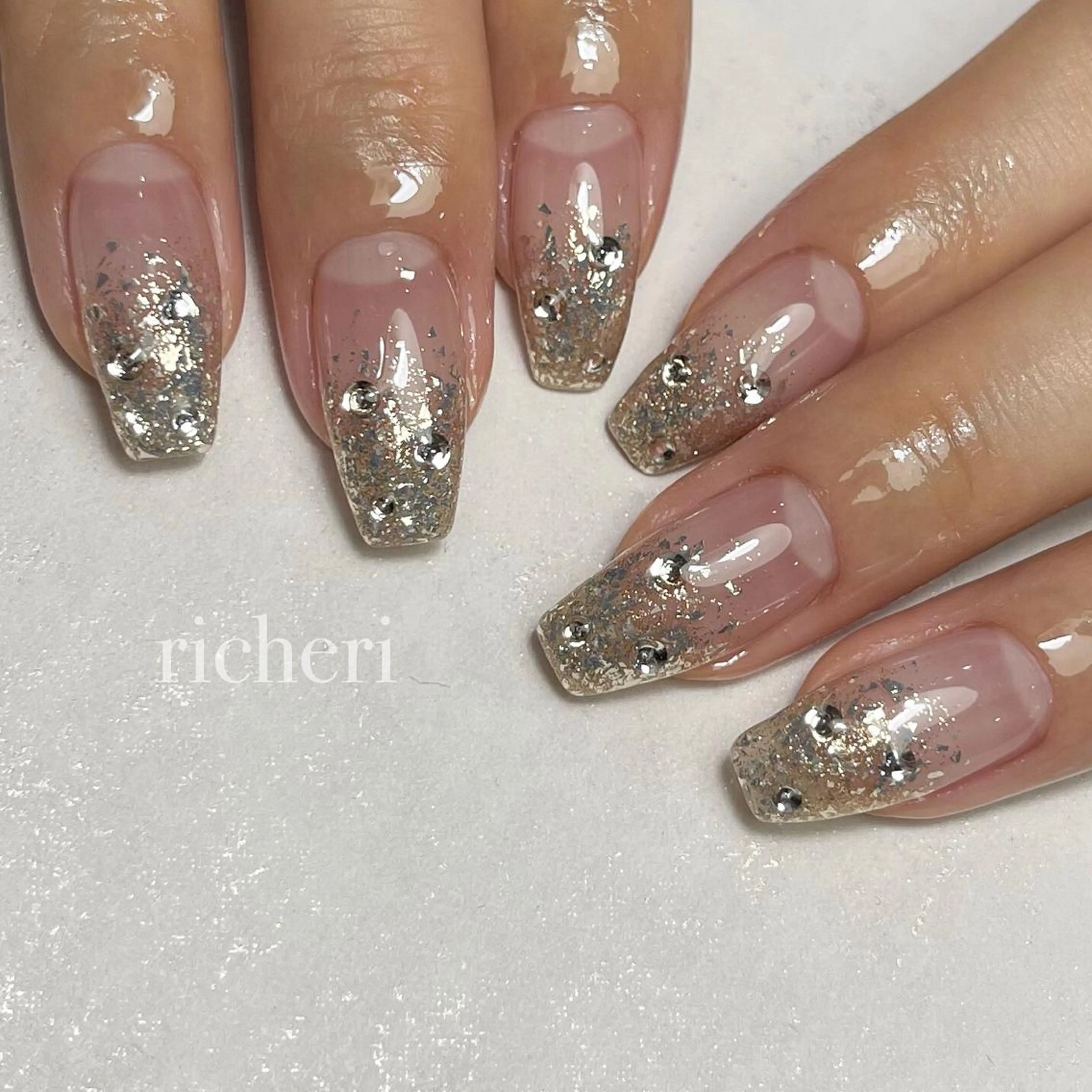 ミディアム ネイル ハンドネイル richeri beautyのエステ・リラクイメージ