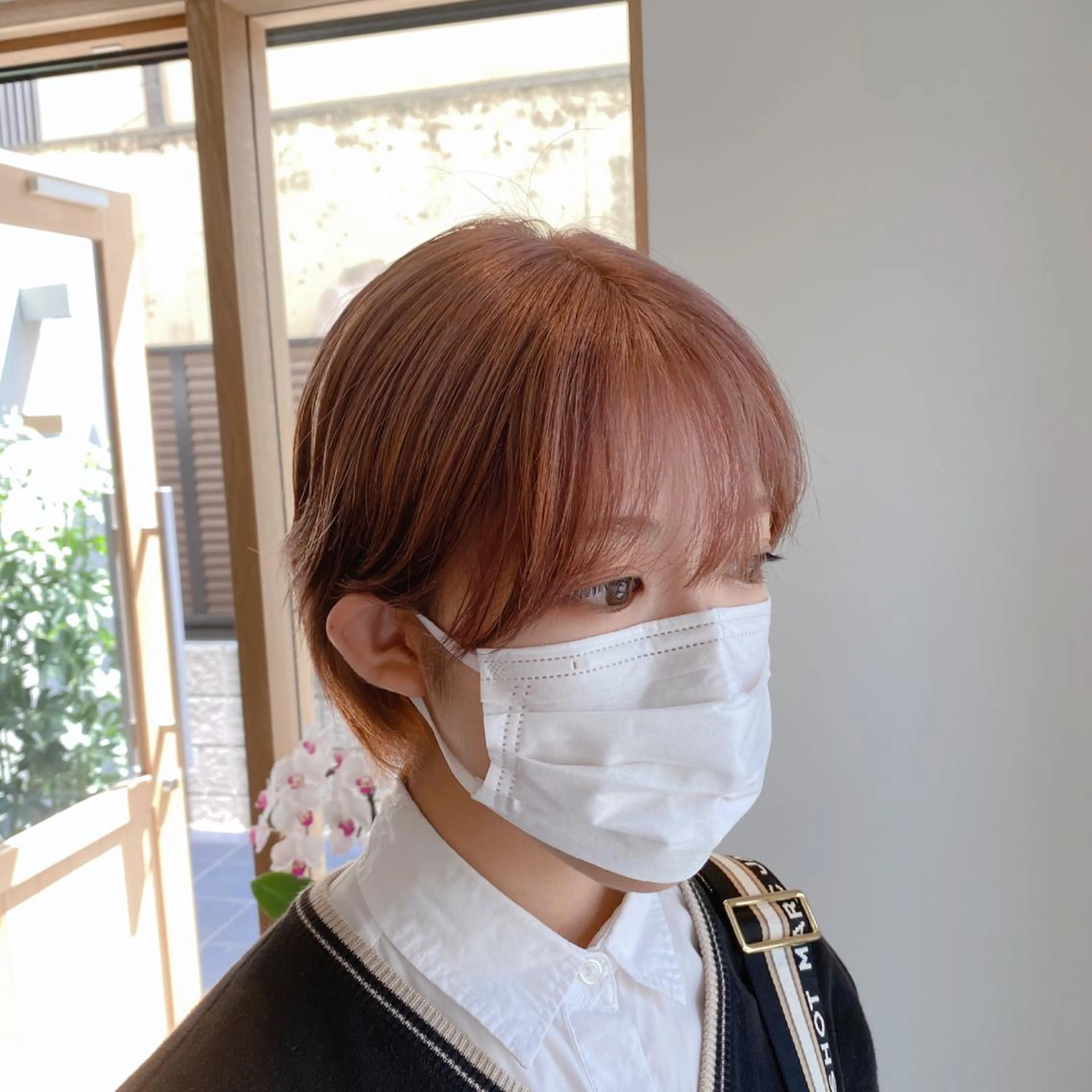 ショート カラー ベージュカラー ブリーチ ピンクカラー ピンクベージュ 美髪ストレート 川本雄己のヘアスタイル