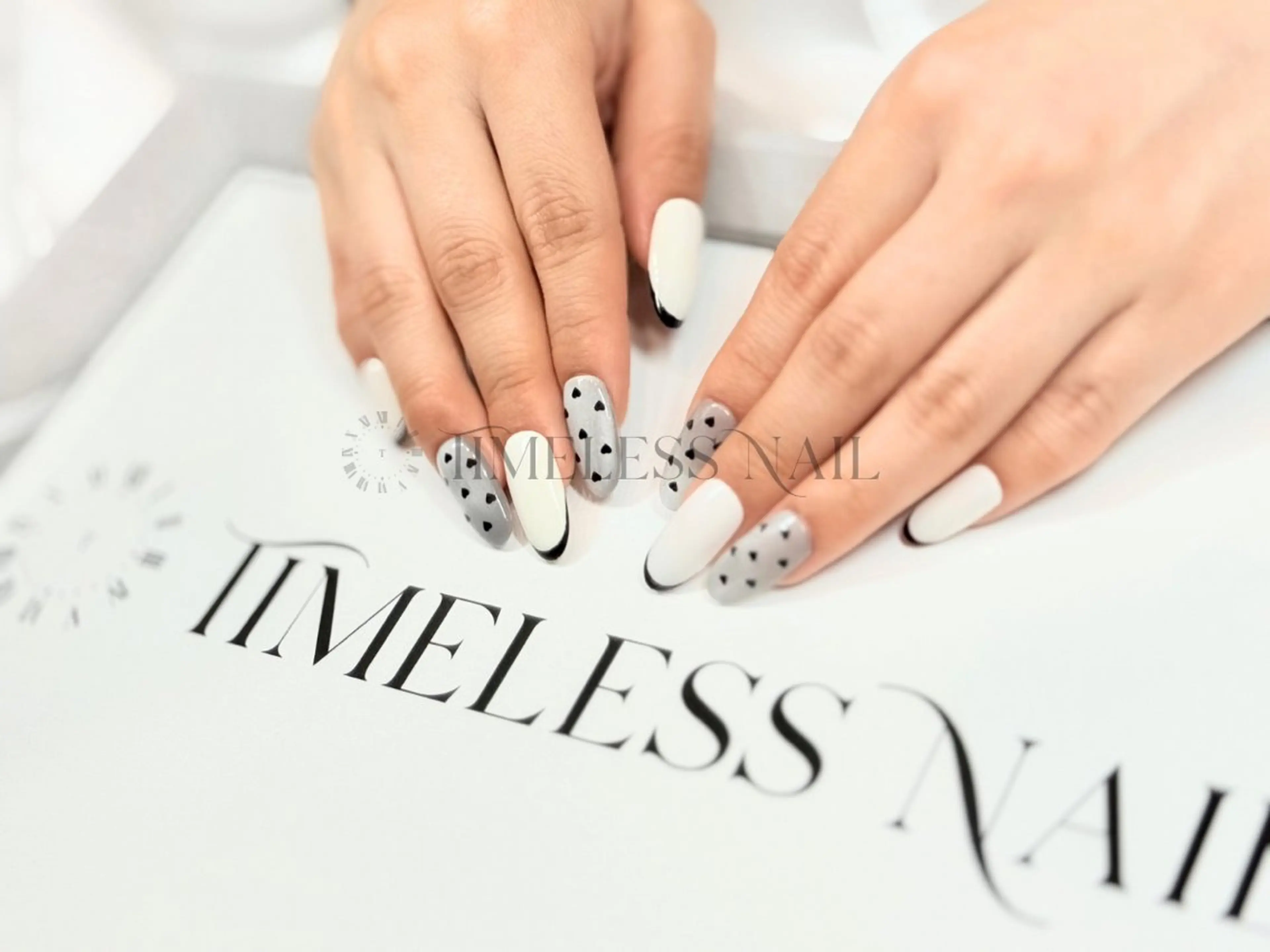 ネイル TIMELESS 🤍Nagisaのネイルデザイン