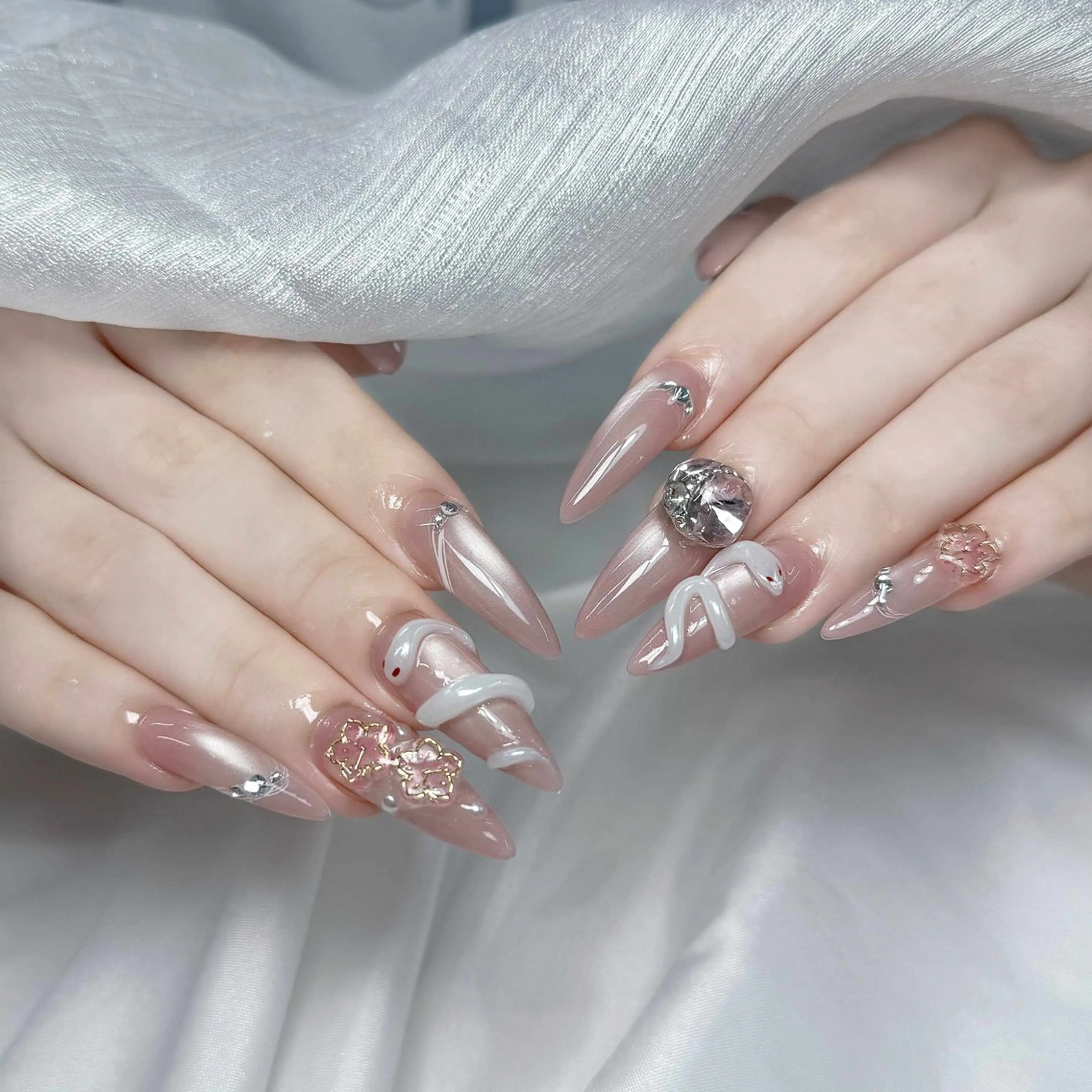 ネイル ハンドネイル ハンドケア Nova Nail Nambaのネイルデザイン