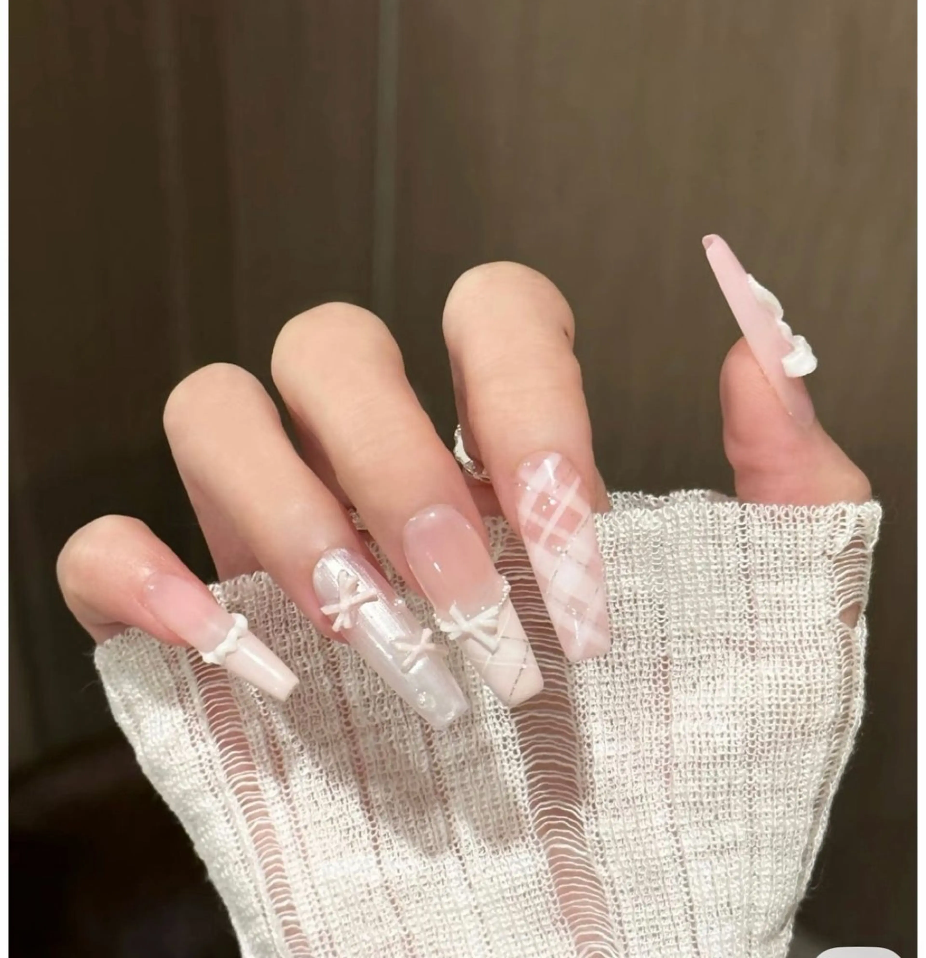 ネイル フレンチネイル キラキラネイル 韓国ネイル シンプルネイル ワンホンネイル ハンドネイル MEI Nailのネイルデザイン