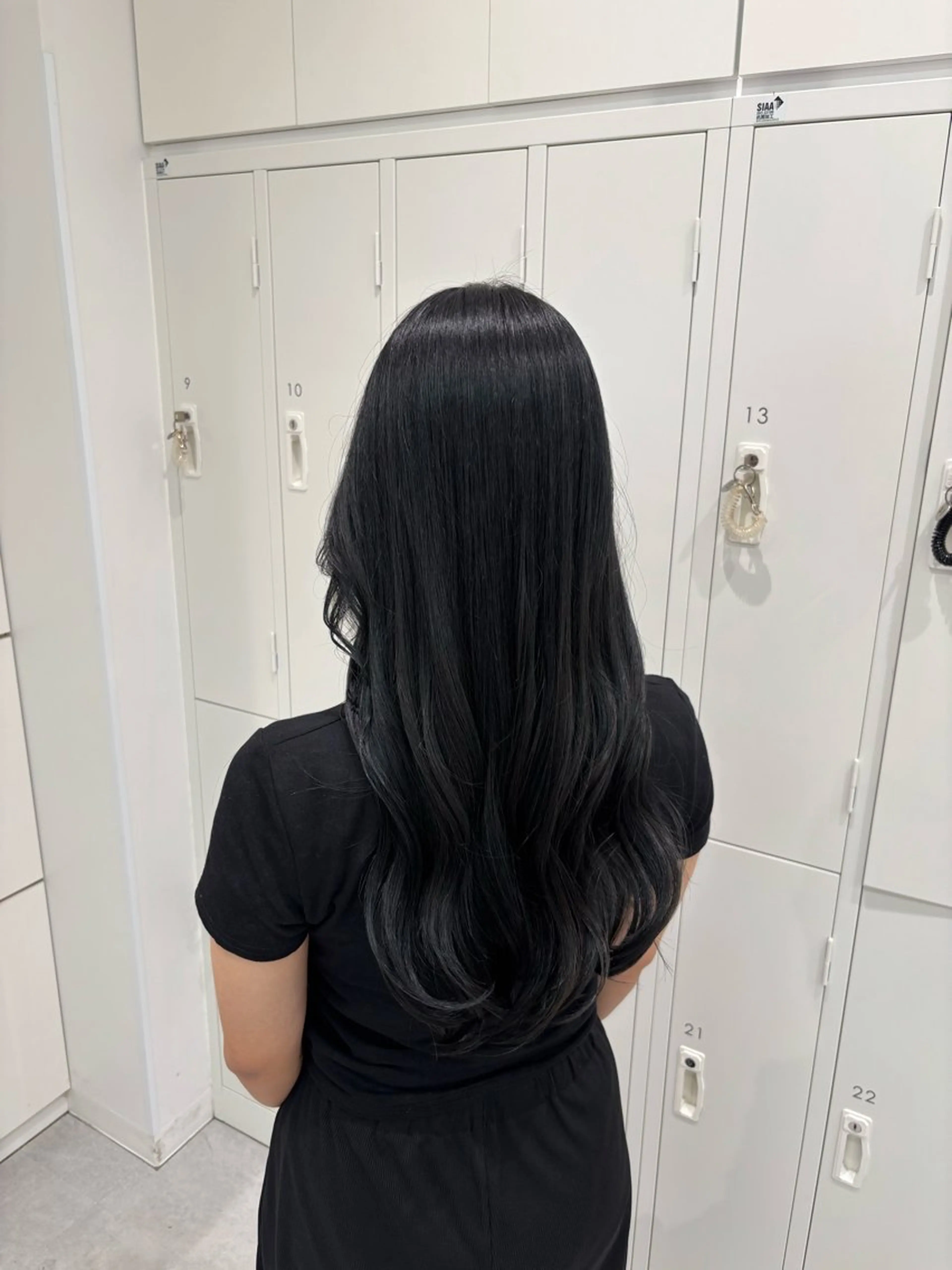 カラー 黒髪 ブルーカラー ブルーブラック 透明感カラー miyu モデル募集中🪽のヘアスタイル