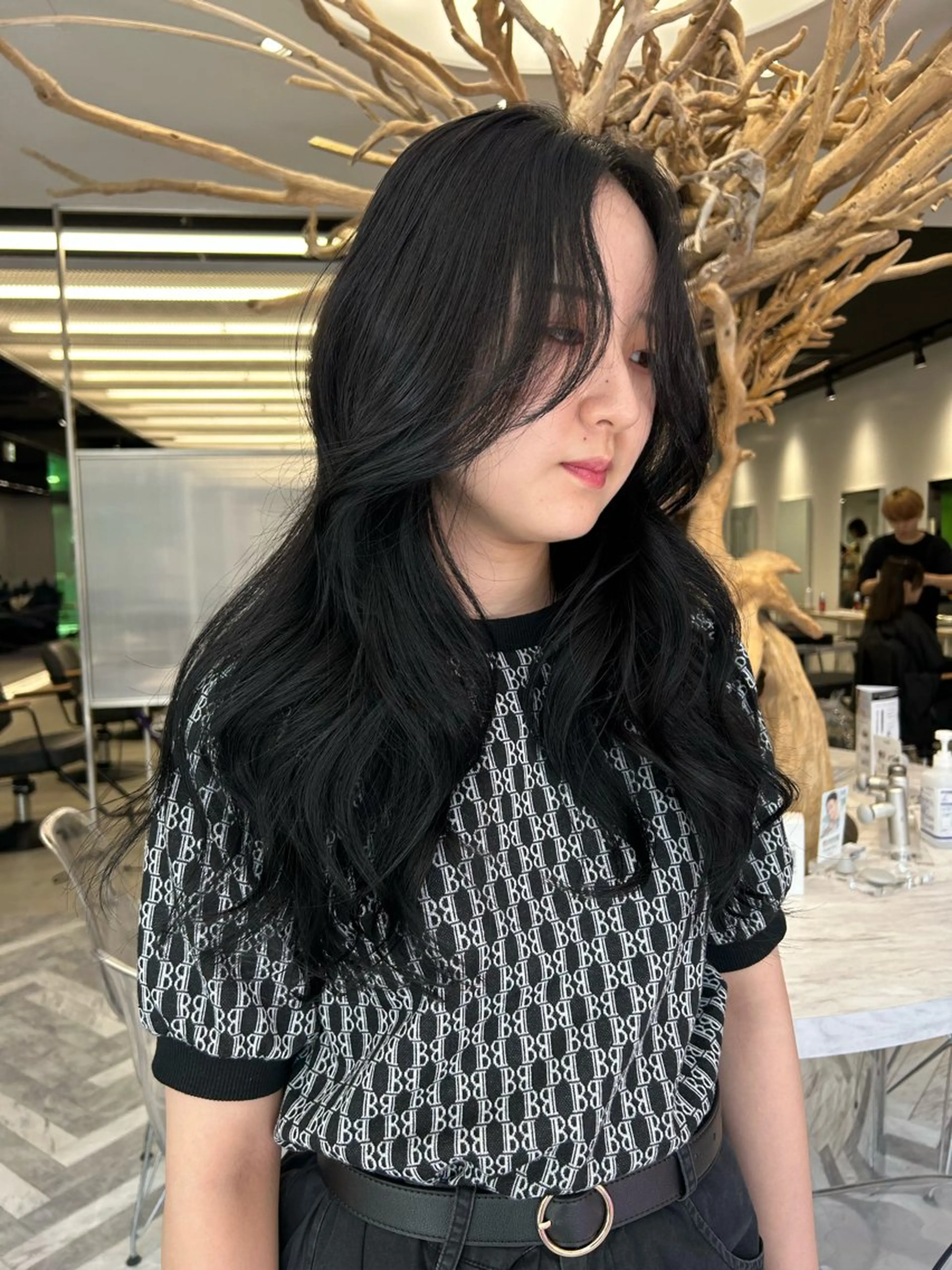 セミロング カット ヘアカラー 透け感ベージュ ／ミハルのヘアスタイル