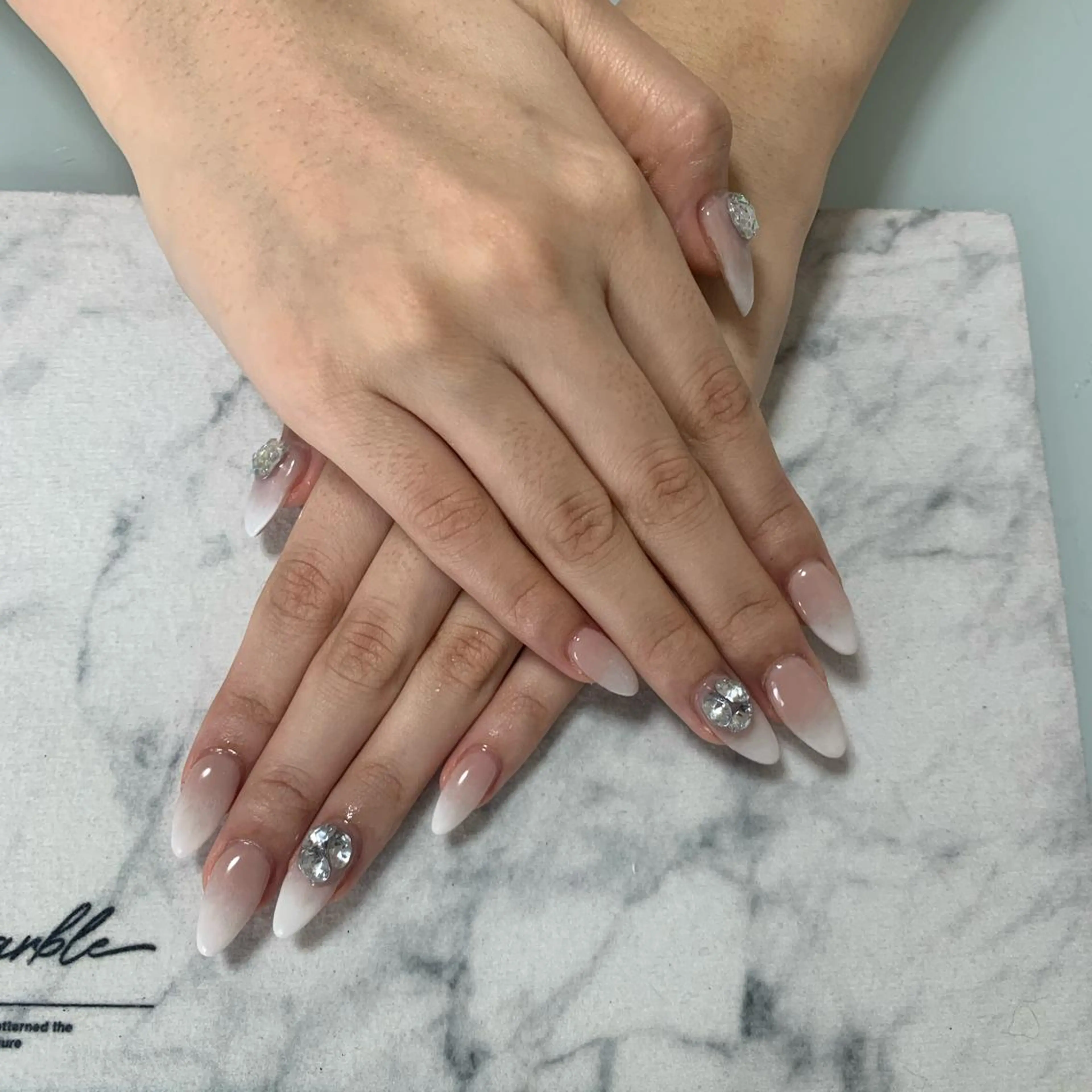 ネイル グラデーション 🌙🫧CHARME (RUKA)🦋🫧のネイルデザイン