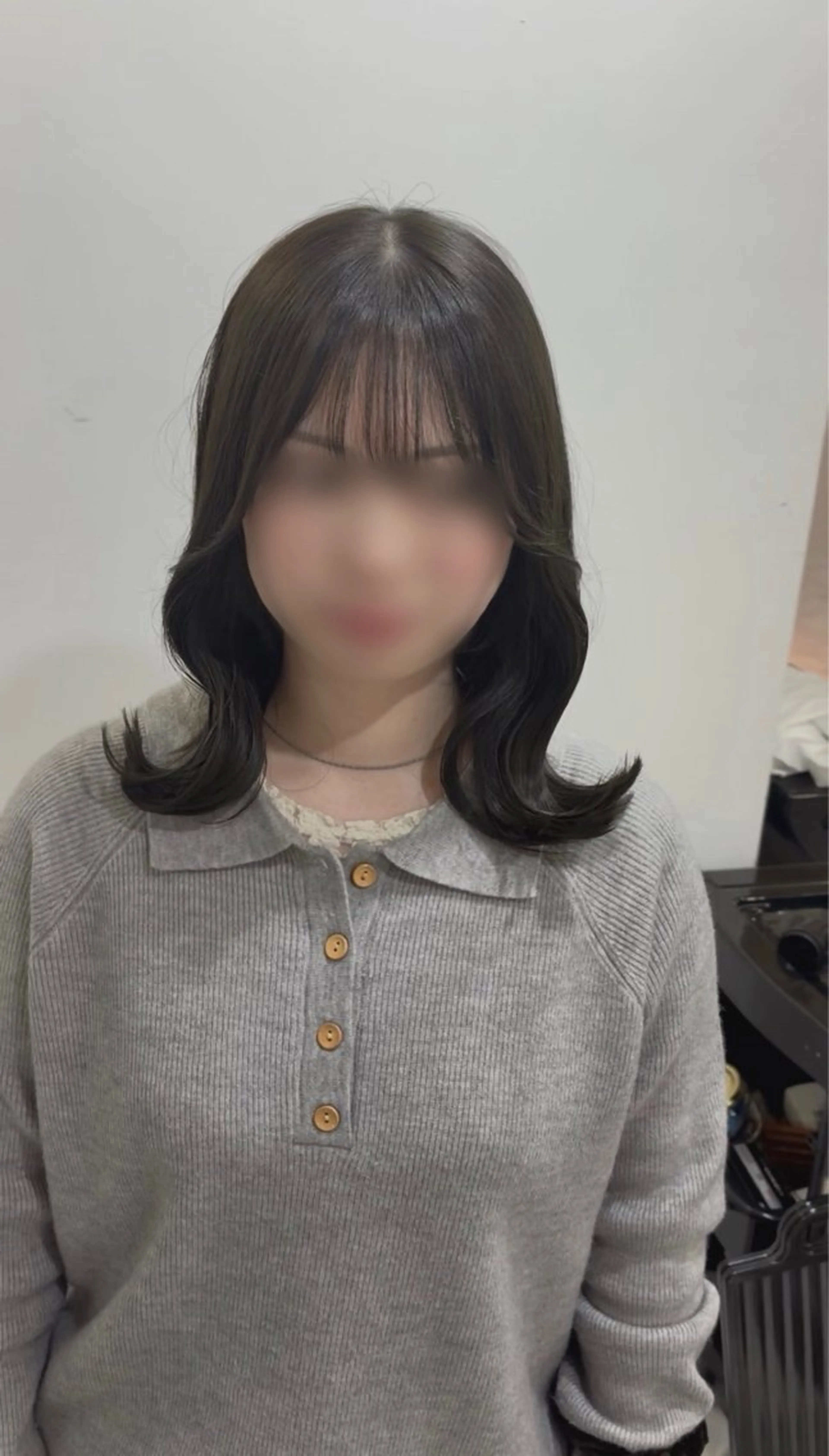 ミディアム カラー 透明感カラー グレージュ くびれヘア 石川 花奈のヘアスタイル