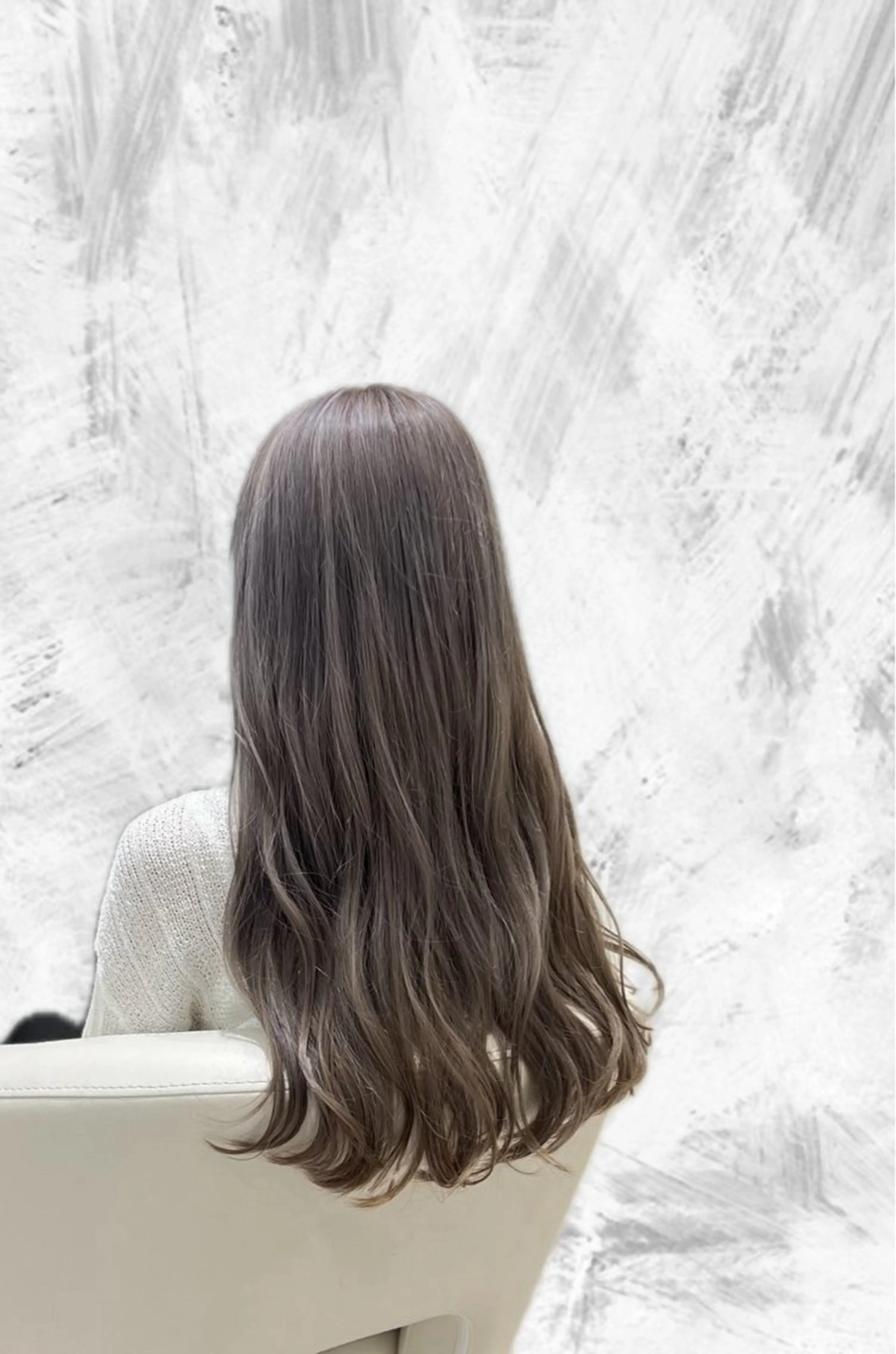 ロング カット ヘアカラー 岡田 瞬のヘアスタイル