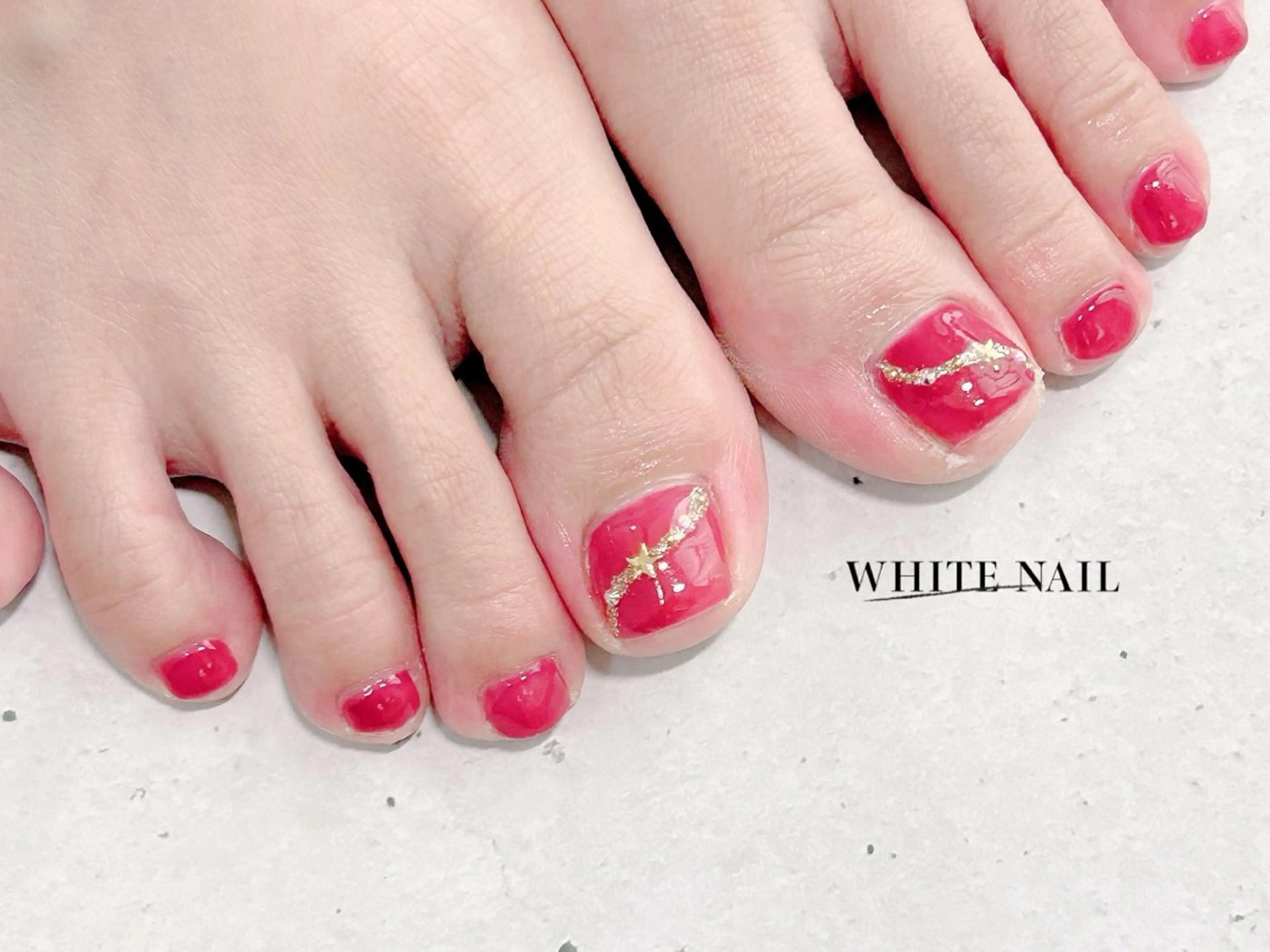 ネイル ワンカラーネイル シンプルネイル フットネイル WHITE NAIL ホワイトネイルのネイルデザイン