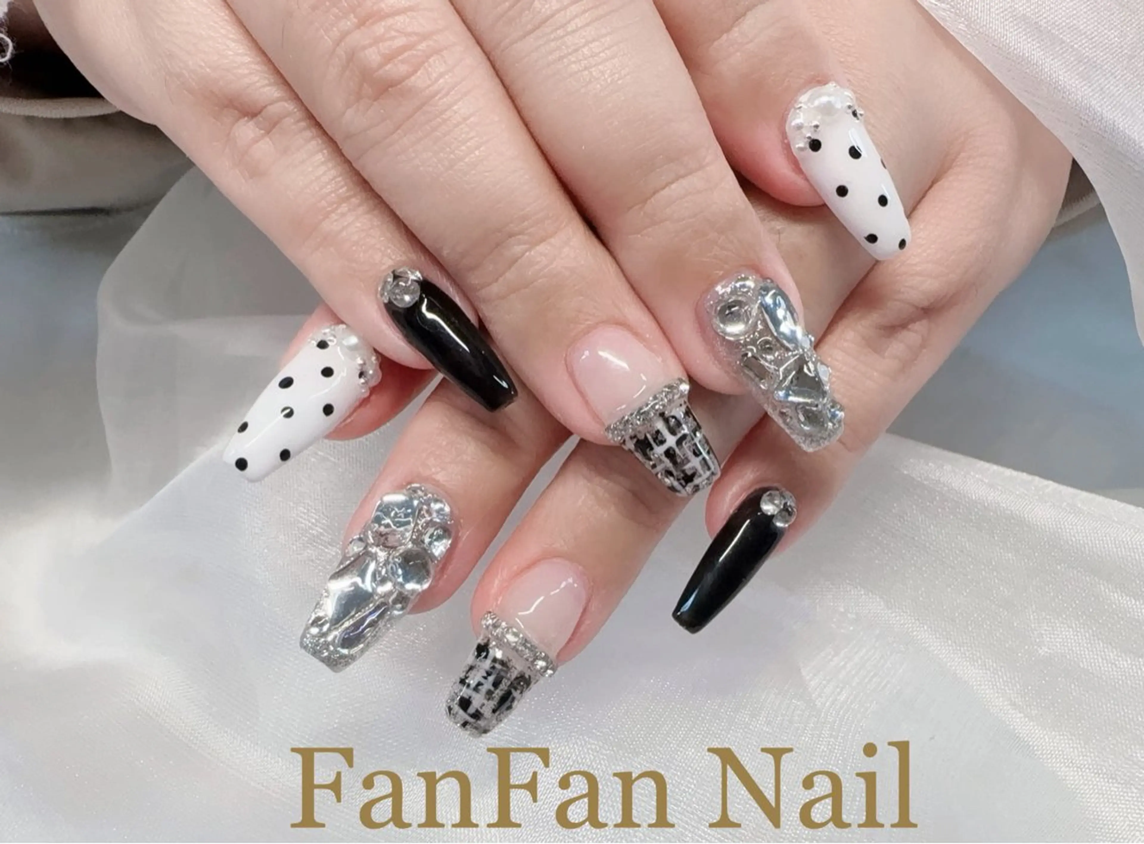 ネイル アートネイル オーロラネイル ガーリー キラキラネイル 韓国ネイル Mio NailsalonUのネイルデザイン