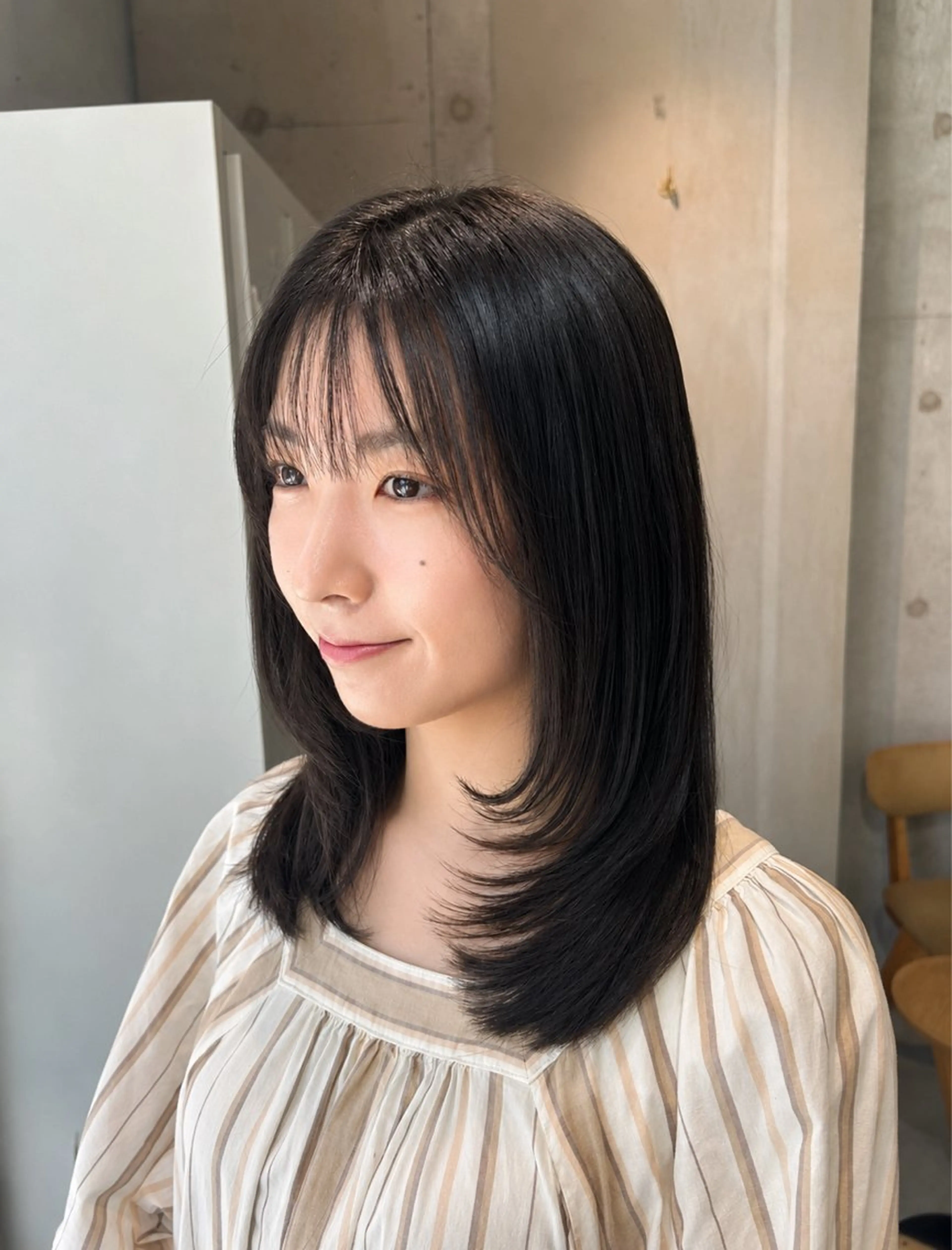 セミロング レイヤーカット 関 柚花子のヘアスタイル