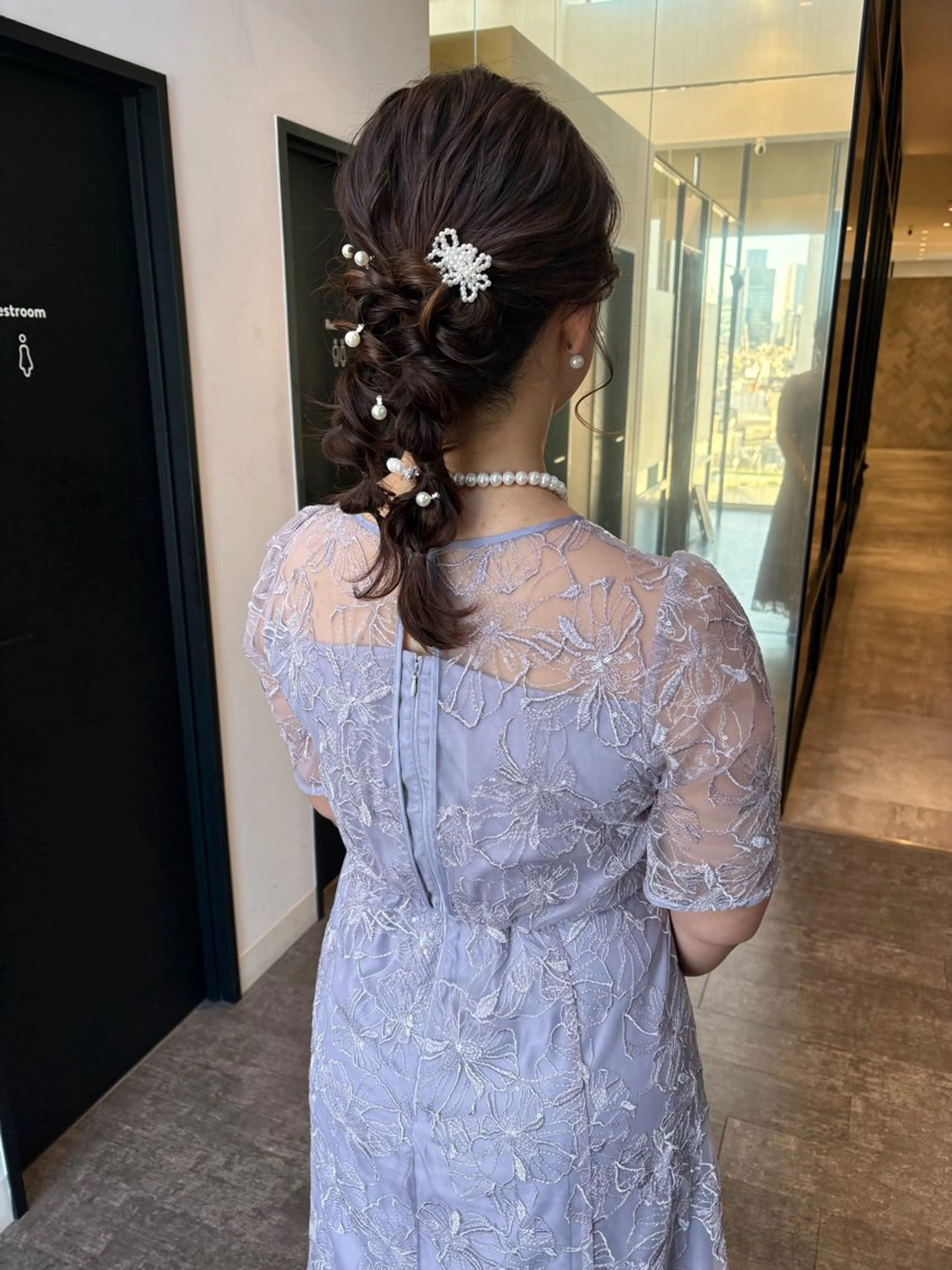 ロング ヘアアレンジ 結婚式・ブライダル ヘアセット mao | 柔らか艶カラー🫧のヘアスタイル