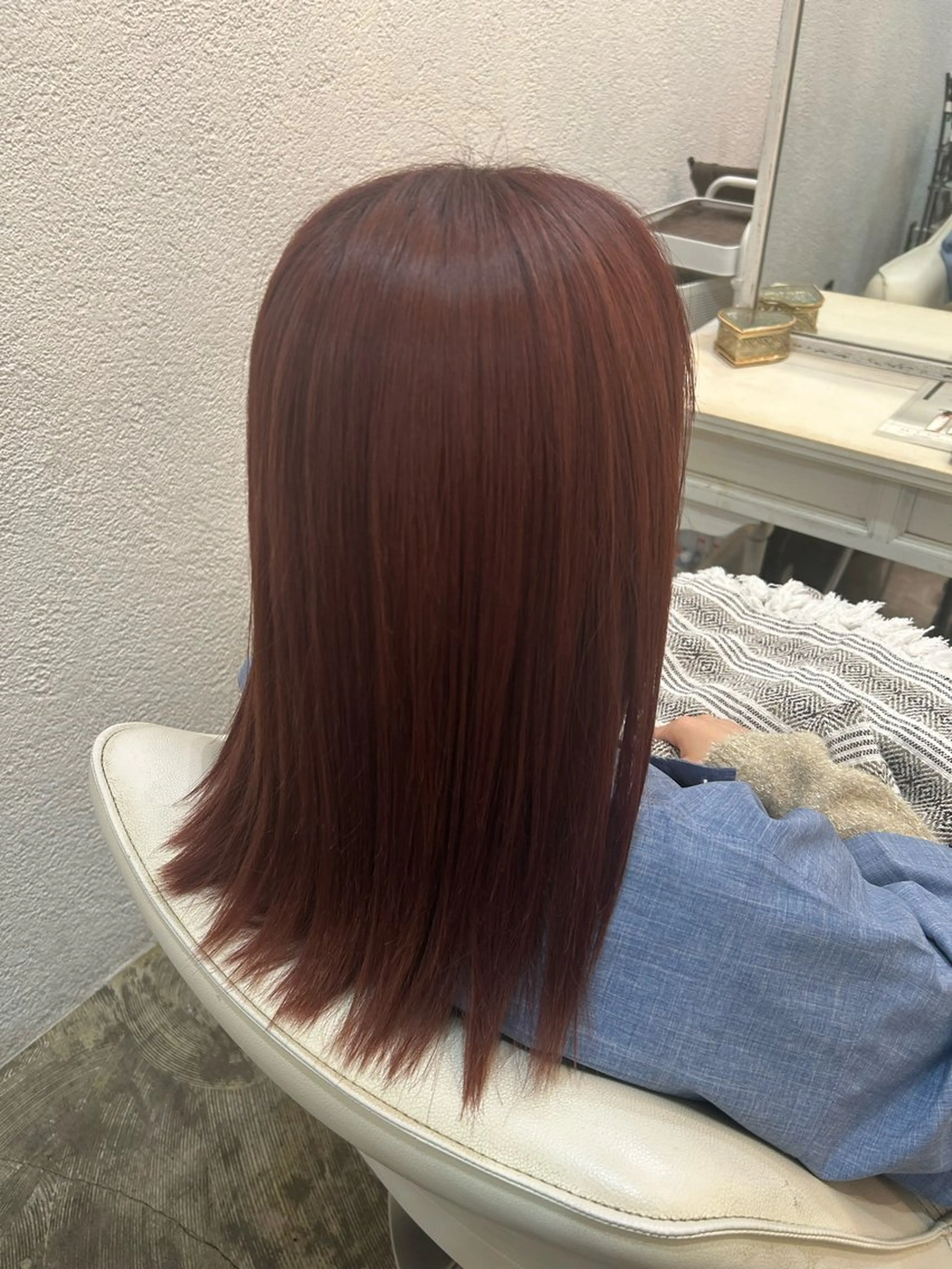セミロング カラー ブラウンカラー レッドカラー レッドブラウン 小磯 維織のヘアスタイル