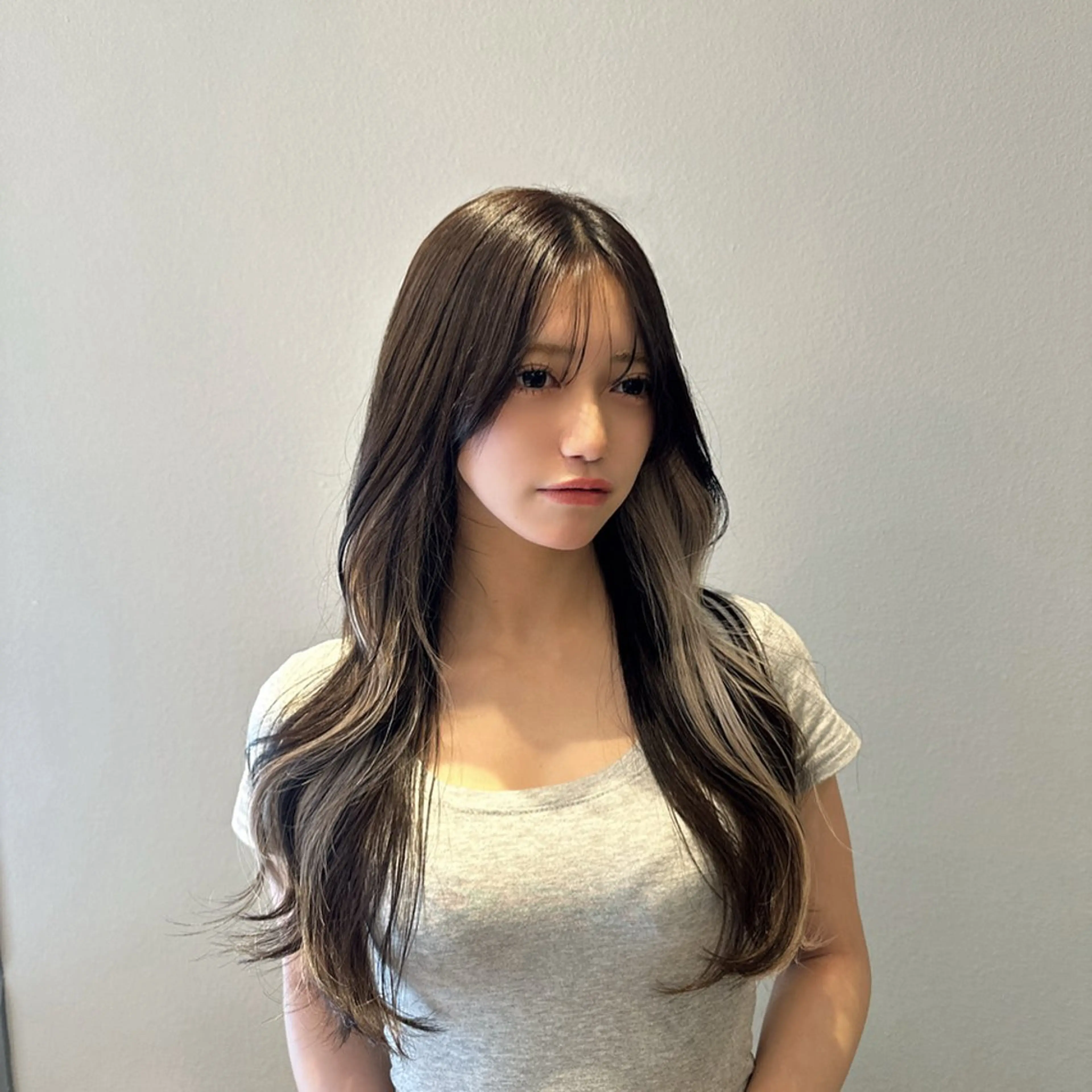 ロング 透け感オリーブ/レイ ヤーカット/KaHoのヘアスタイル