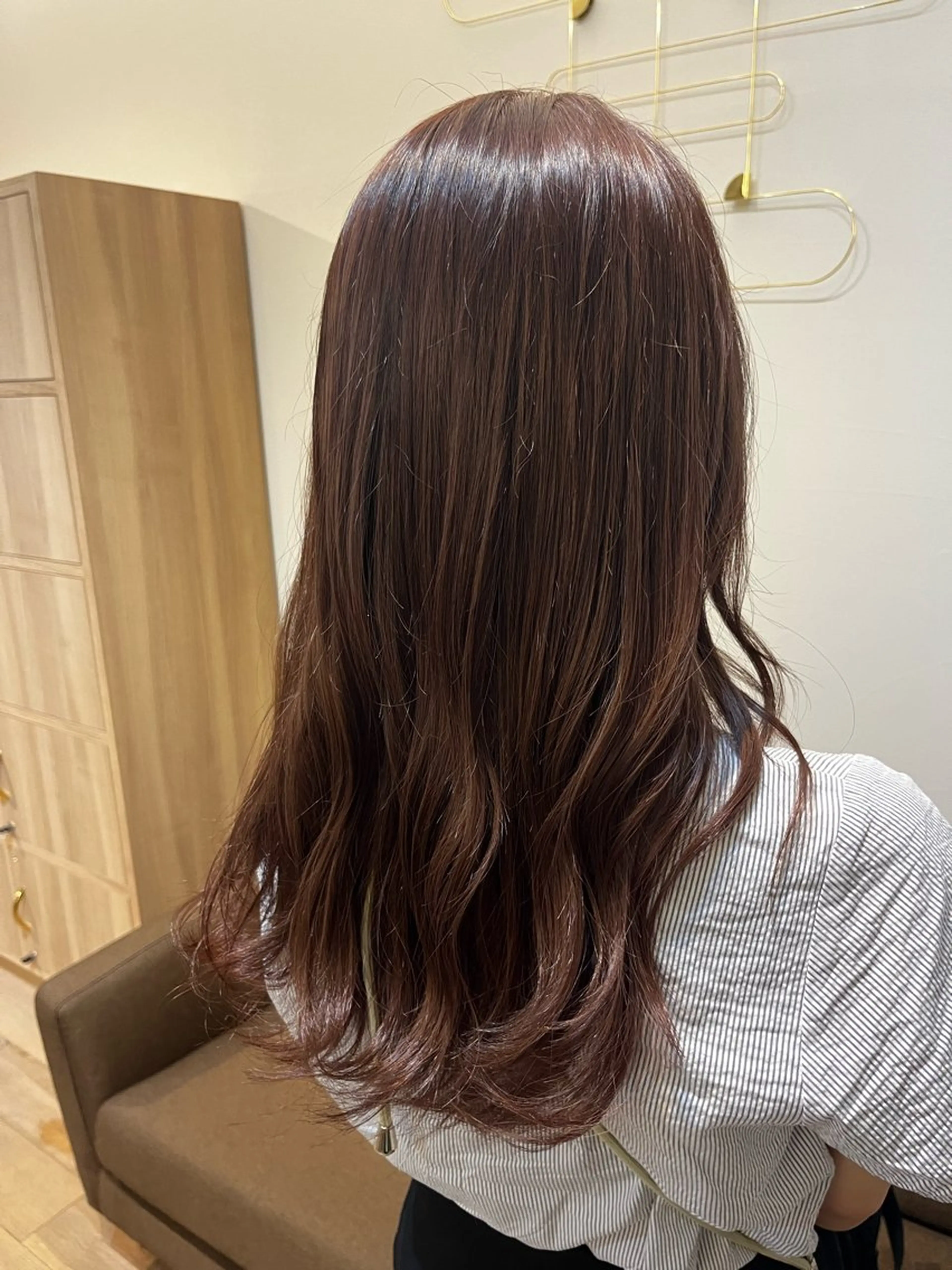 セミロング ピンクブラウン 臺 佳連のヘアスタイル