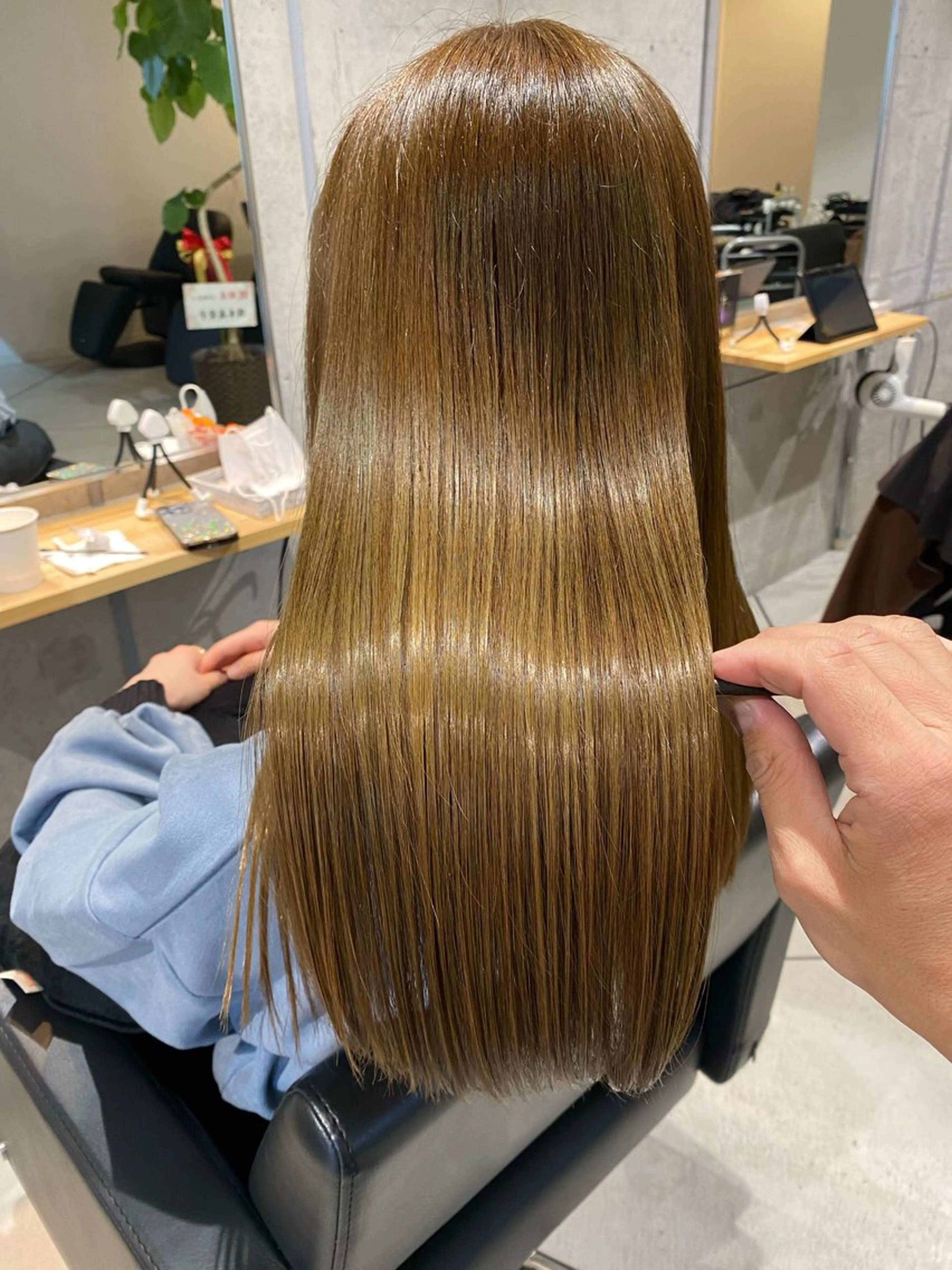 セミロング ヘアカラー トリートメント 波濤 優季のヘアスタイル