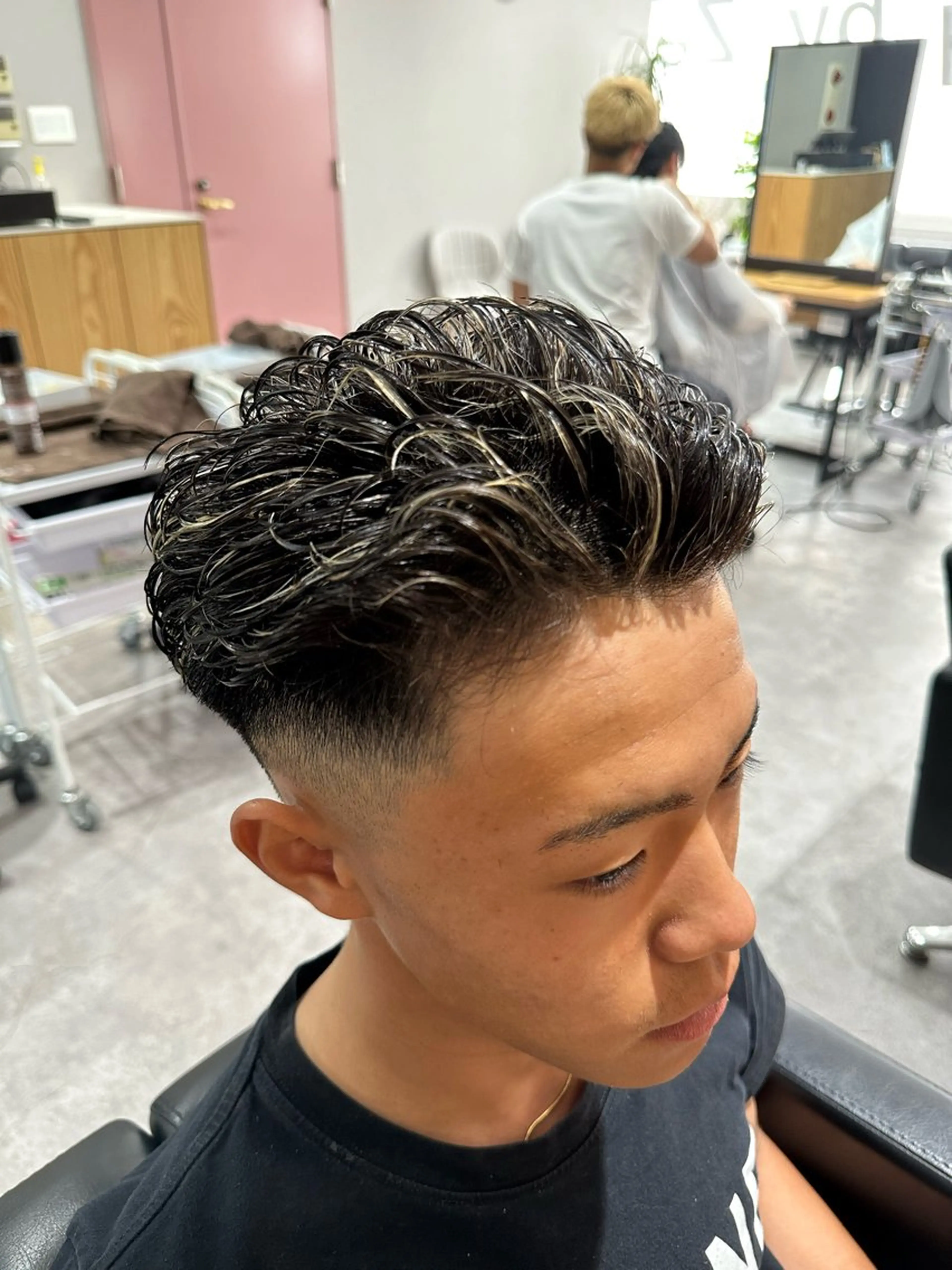 ショート カラー パーマ ヘアアレンジ メンズ メンズパーマ スパイラルパーマ カット ヘアカラー パーマ メンズNo.1美容師 Coshoのヘアスタイル