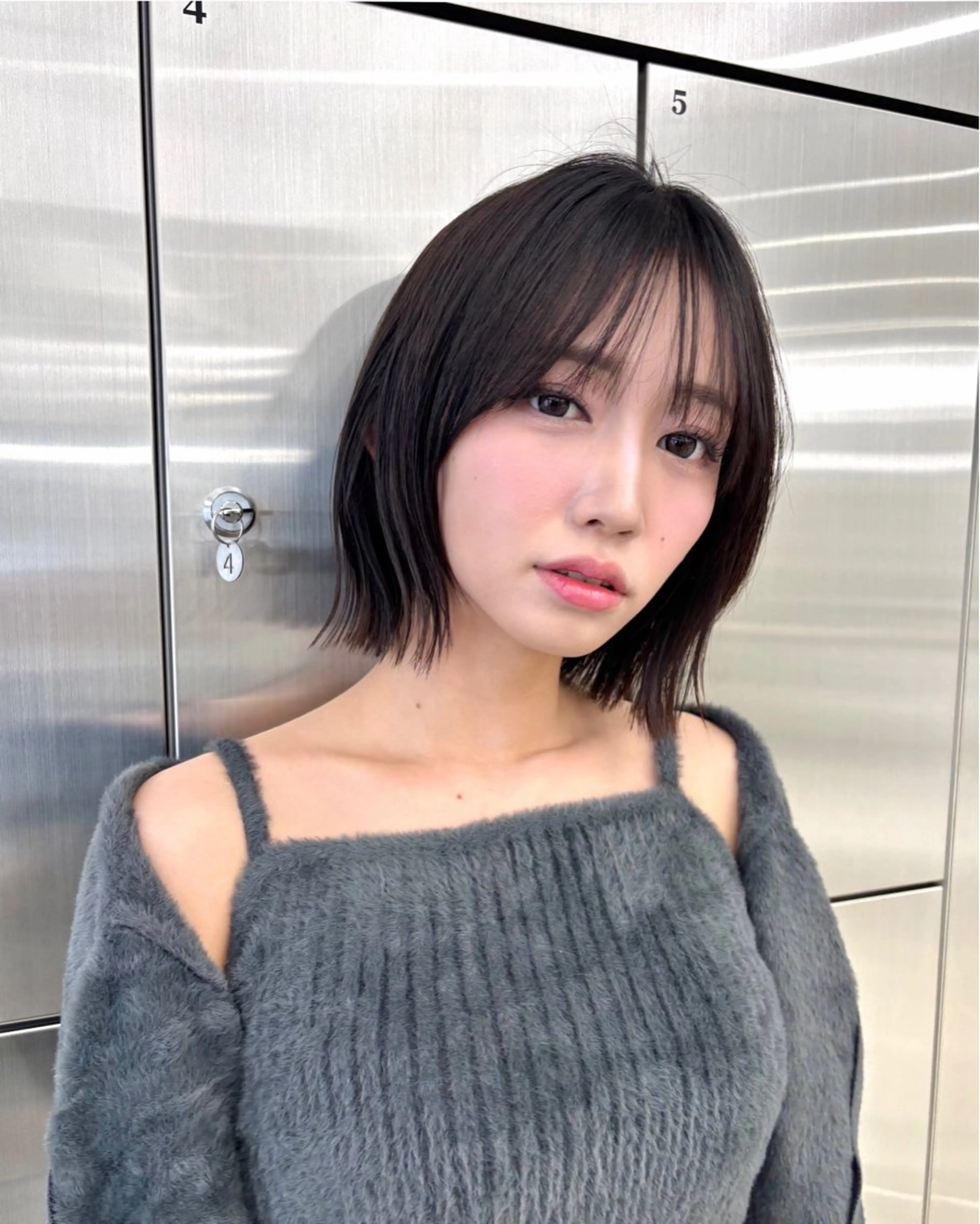 ミディアム レイヤー・ボブカット 透明感カラーこうたのヘアスタイル
