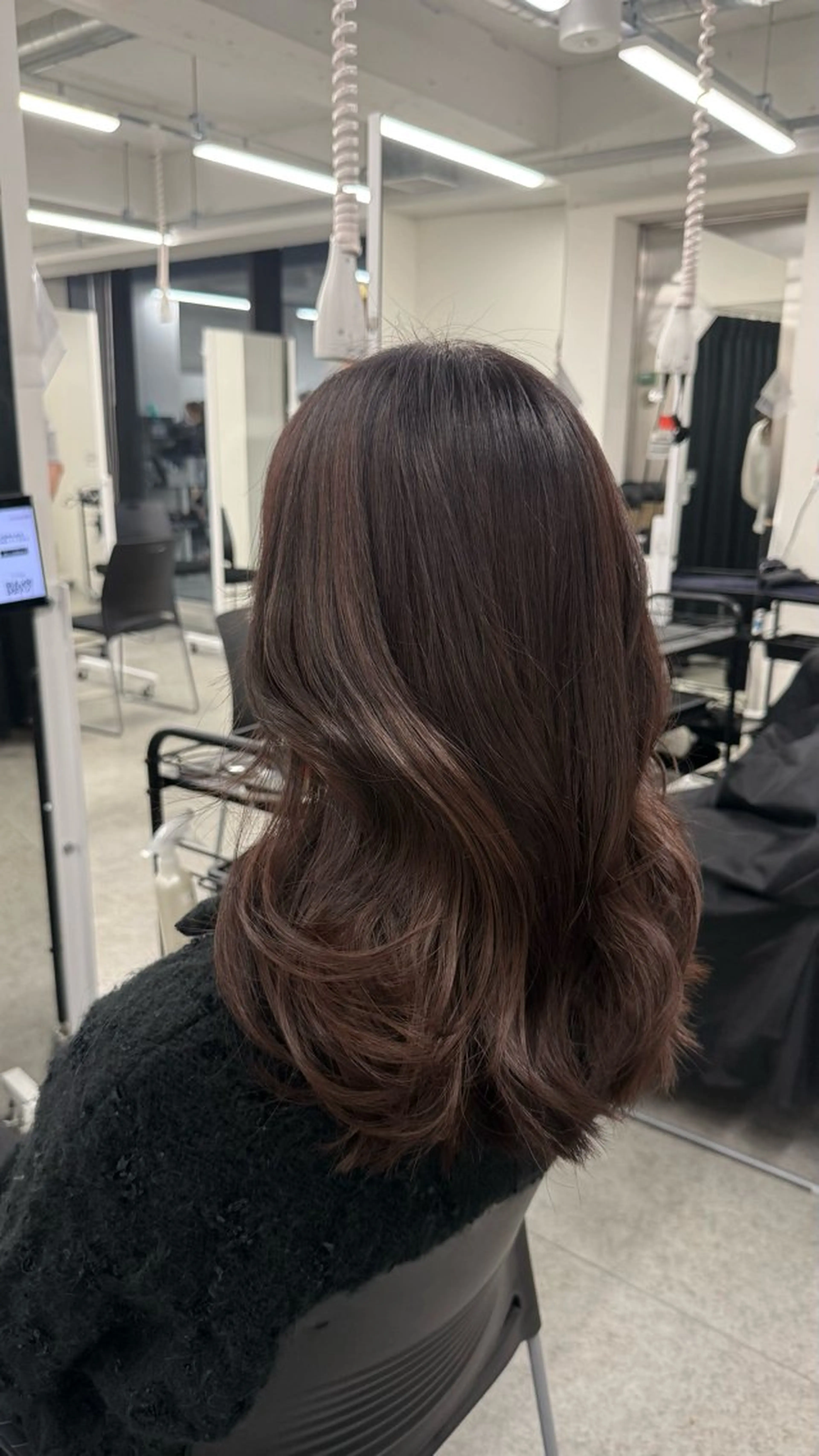 ロング カラー ワンホンカラー chino🤍🤍のヘアスタイル