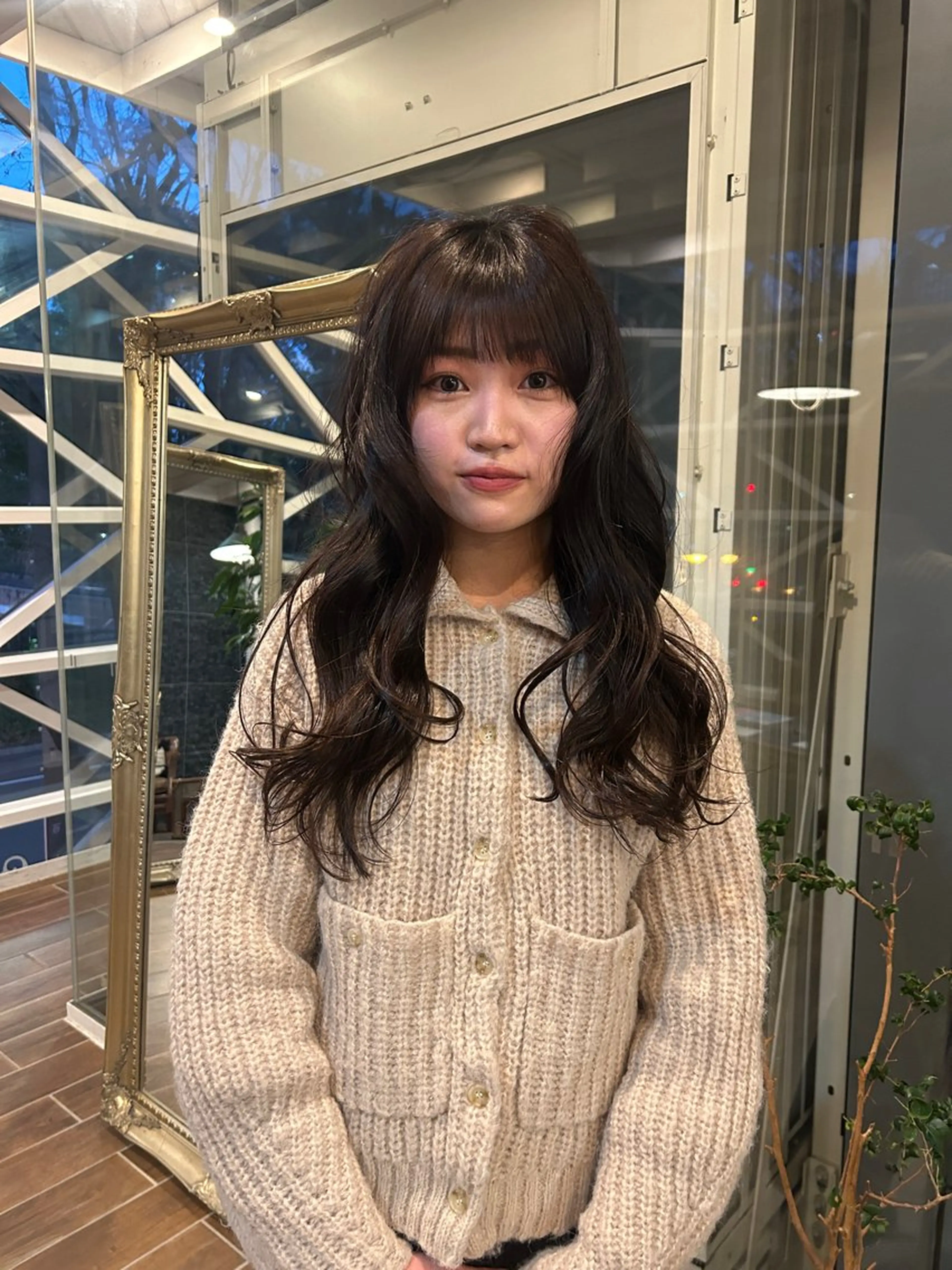 ロング カット 西 優衣奈のヘアスタイル