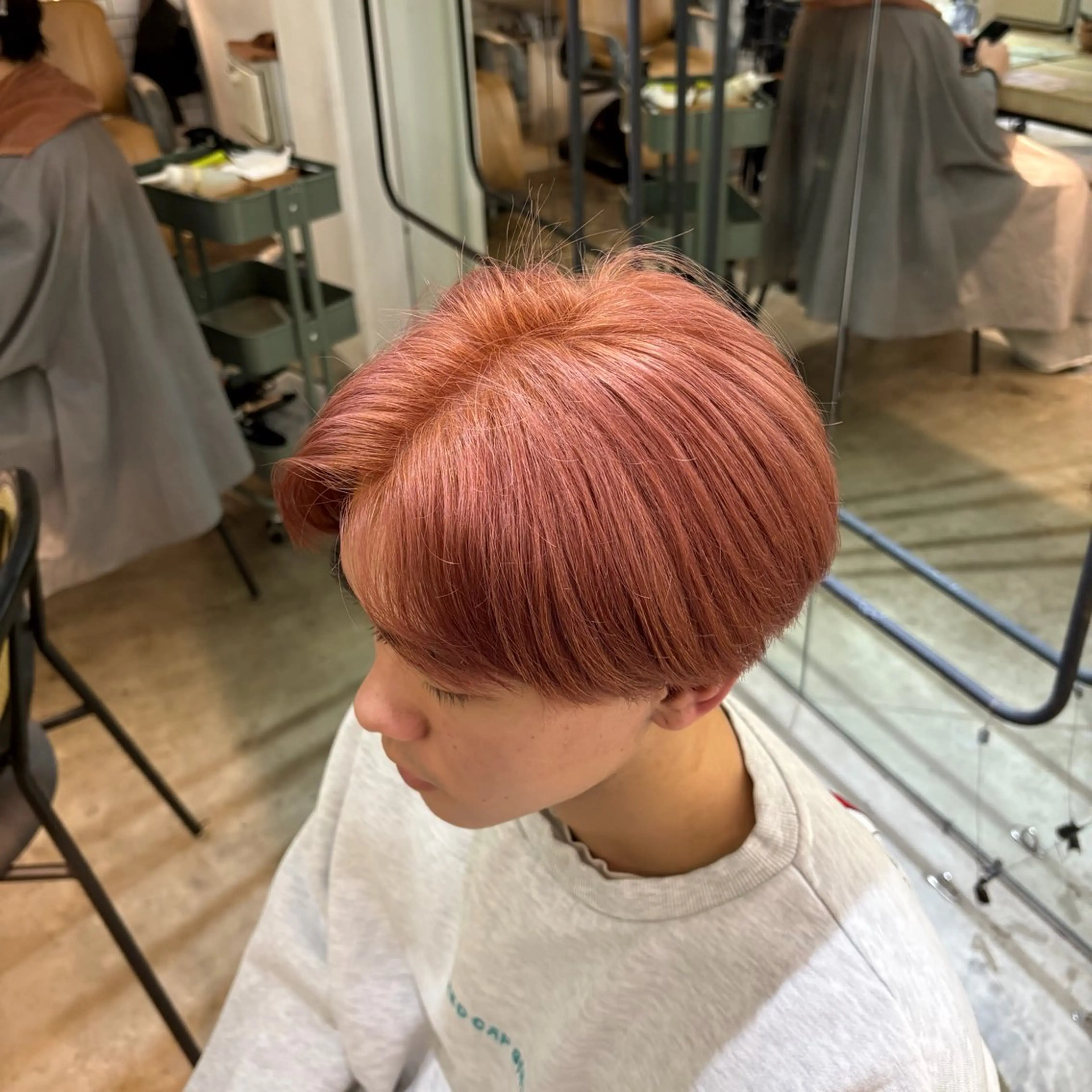 ショート カラー ピンクカラー ヘアカラー 手嶋 理仁のヘアスタイル
