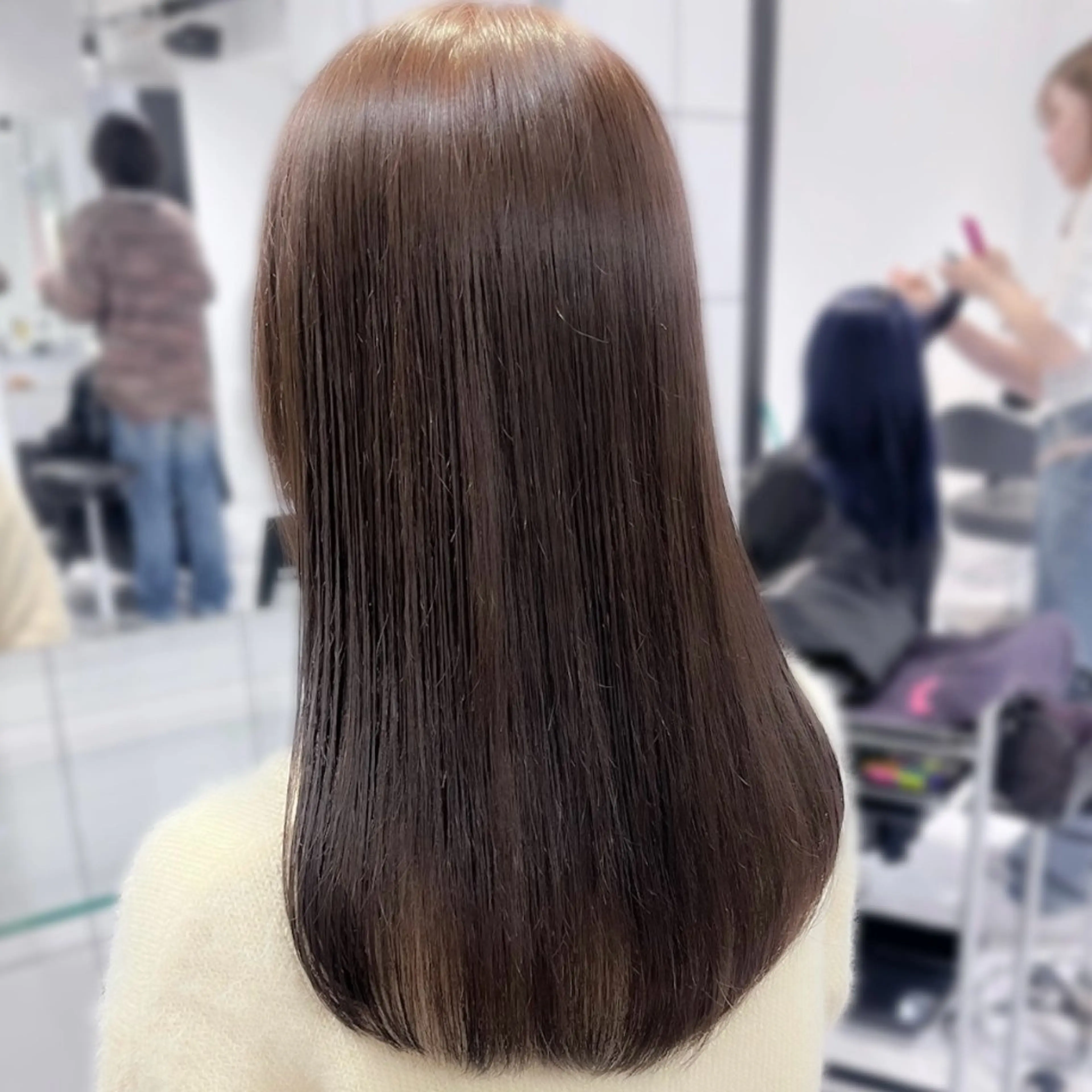 ロング カラー ヘアカラー トリートメント 🫧うる艶トレンド 🫧透明感カラーのヘアスタイル