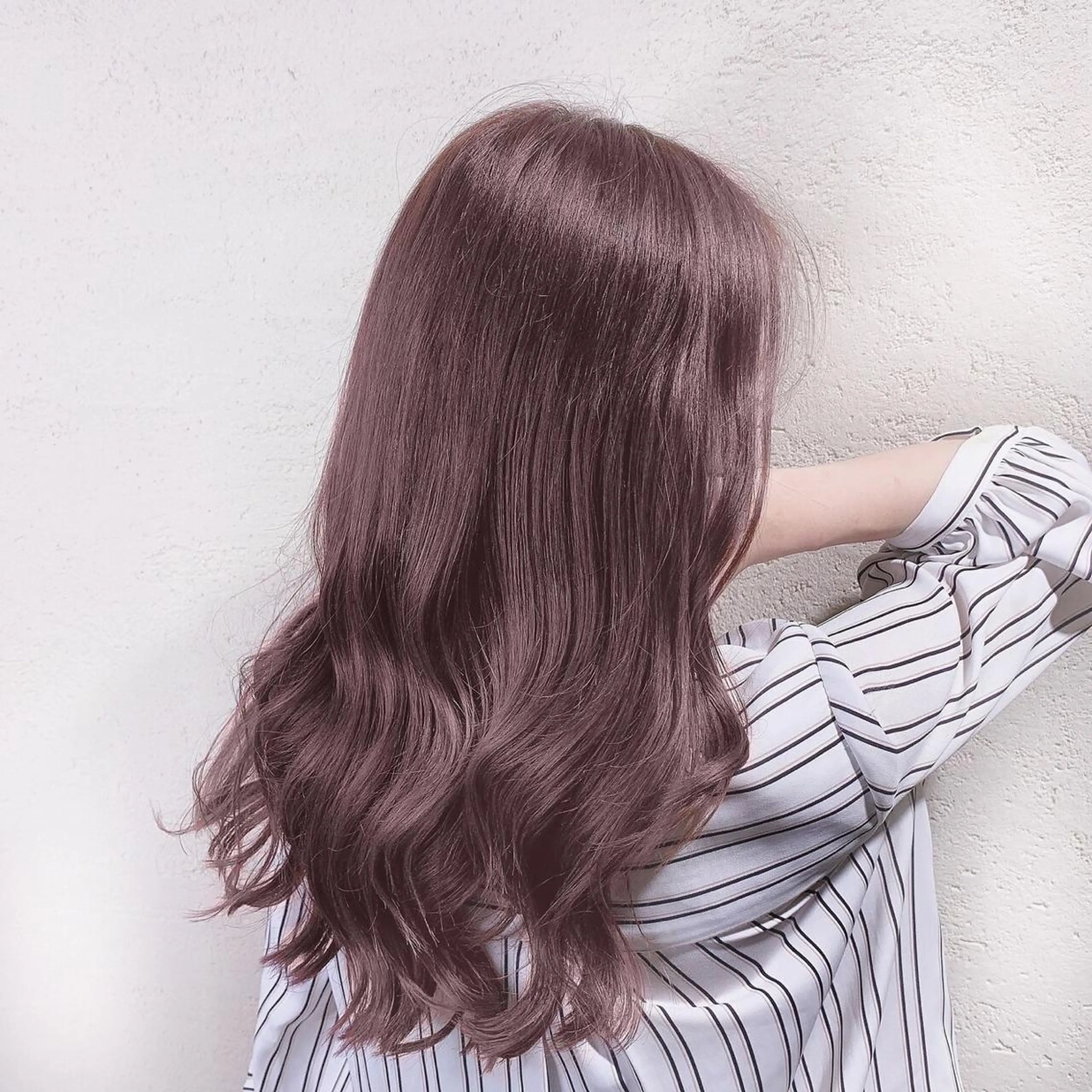 ロング カラー 謝花 萌のヘアスタイル