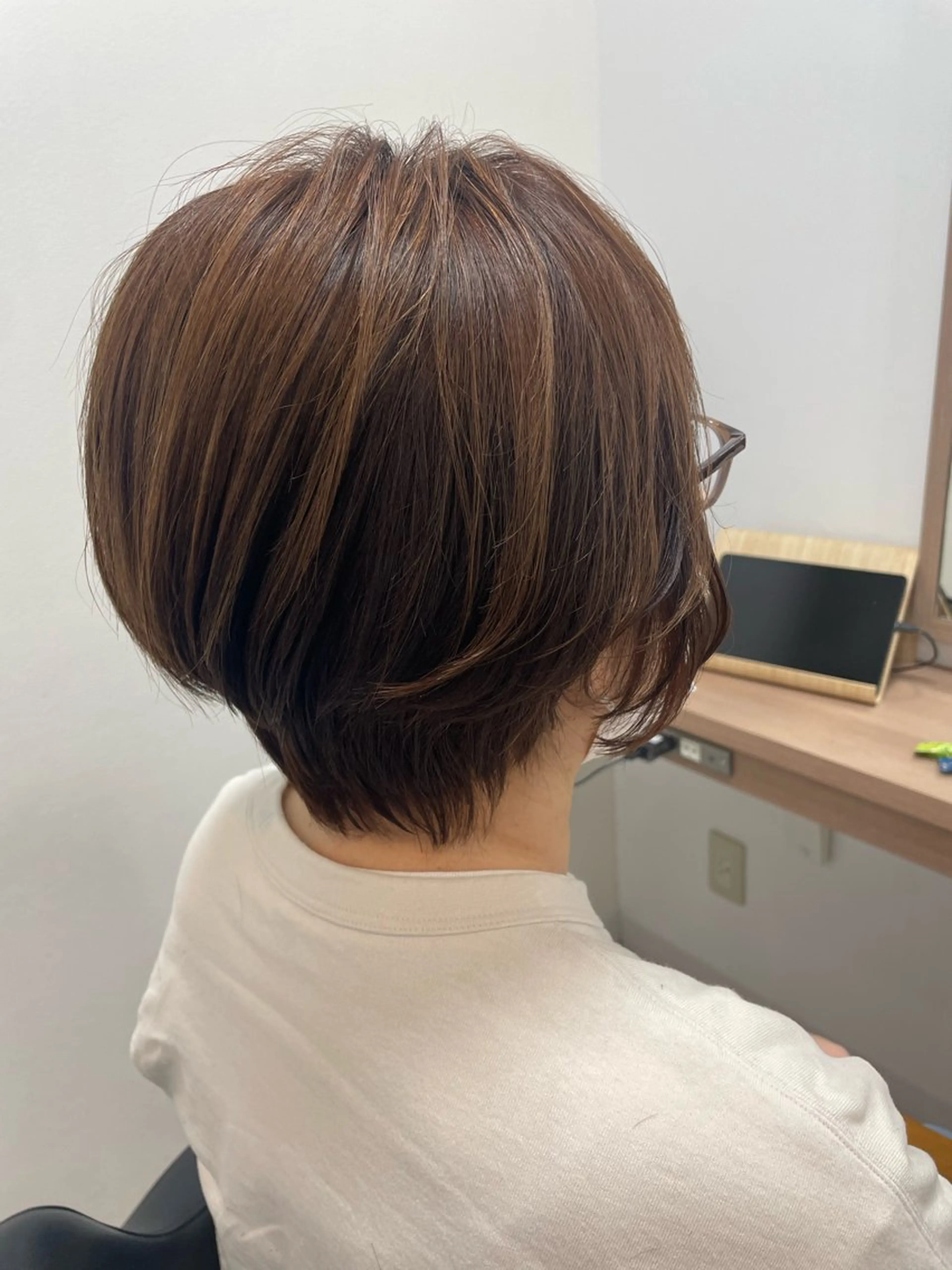 ショート カラー ショートボブ ハイライトカラー ボブ ハイライト ショートヘア 葭葉 久美子のヘアスタイル
