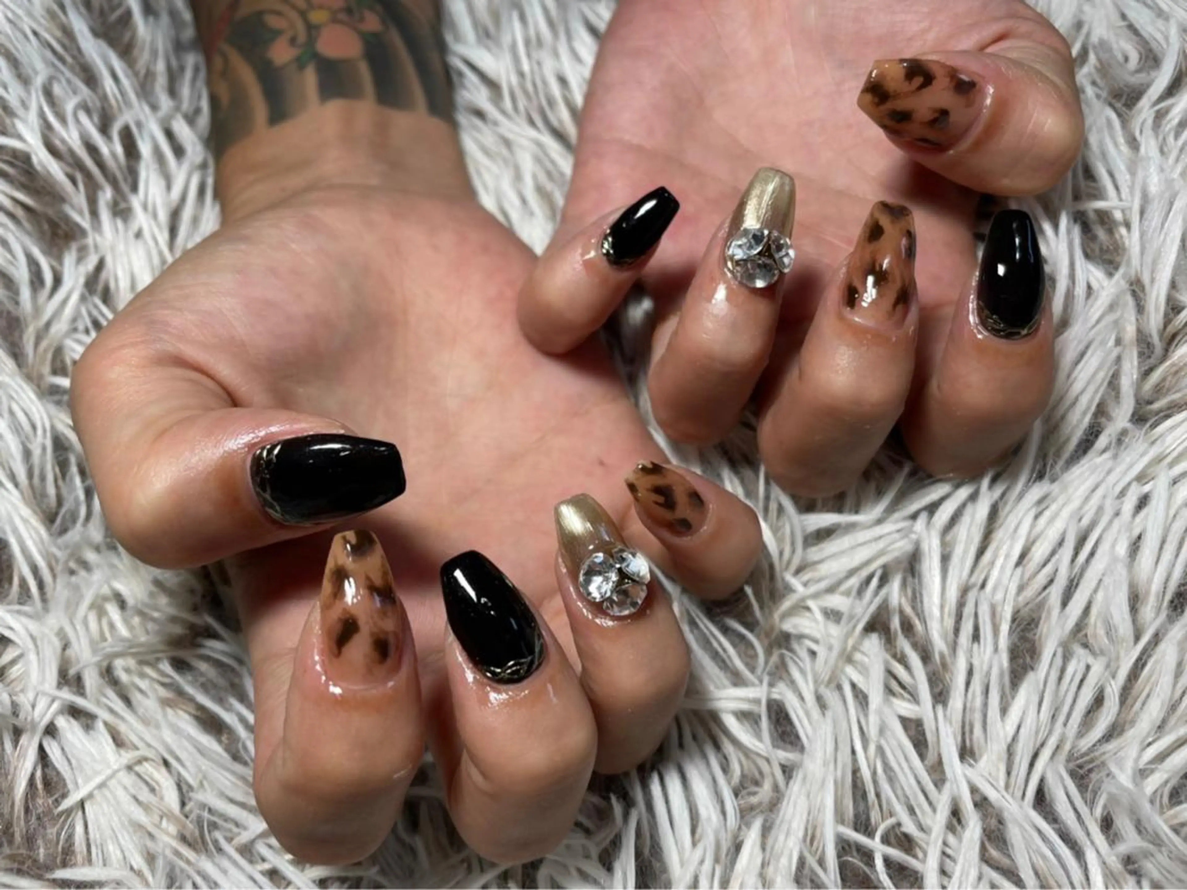 ミディアム ネイル ハンドネイル フットネイル ✴︎ Delightのネイルデザイン