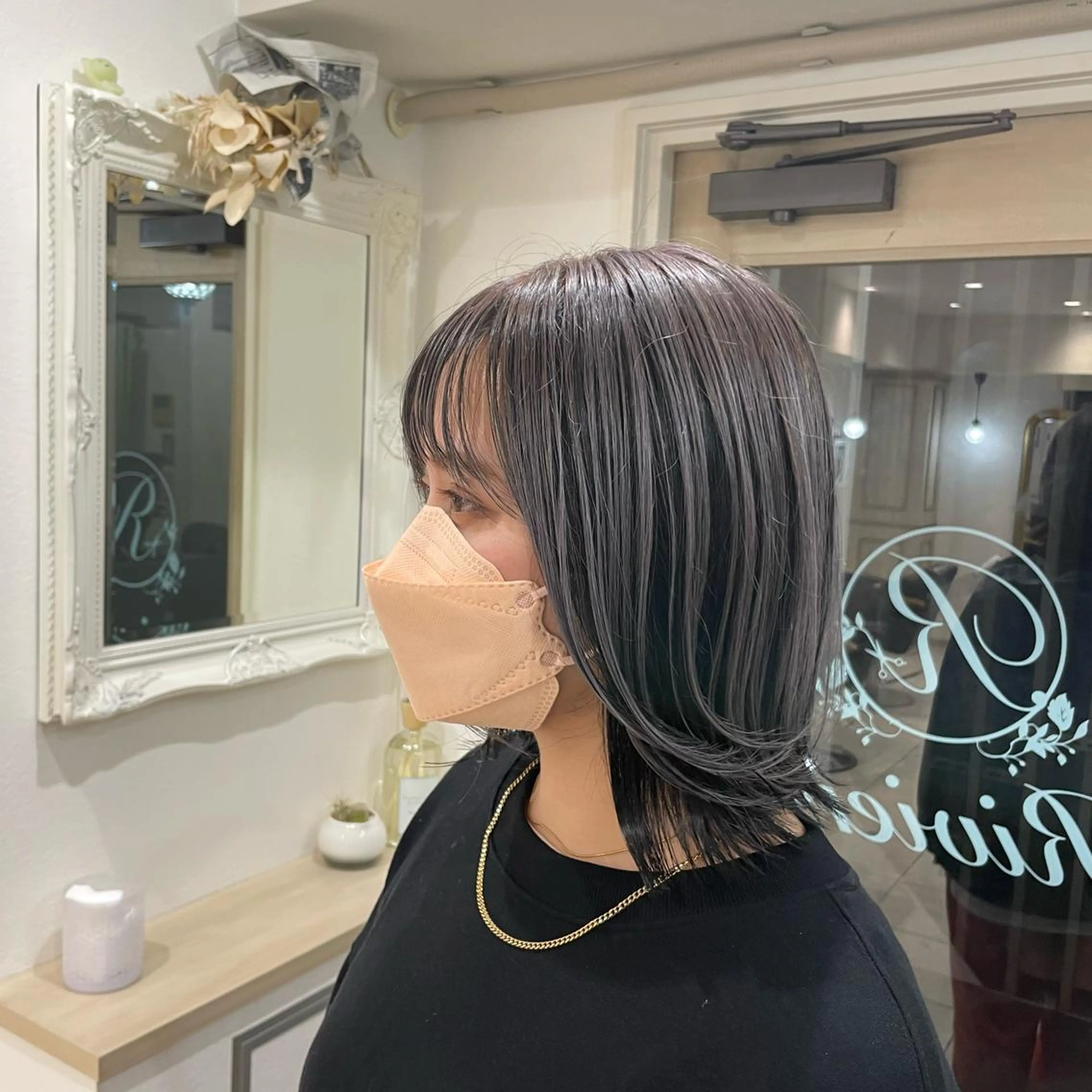 ミディアム カラー ブリーチ パープルカラー くびれヘア レイヤーカット ミルクティーベージュ /三村克彦のヘアスタイル