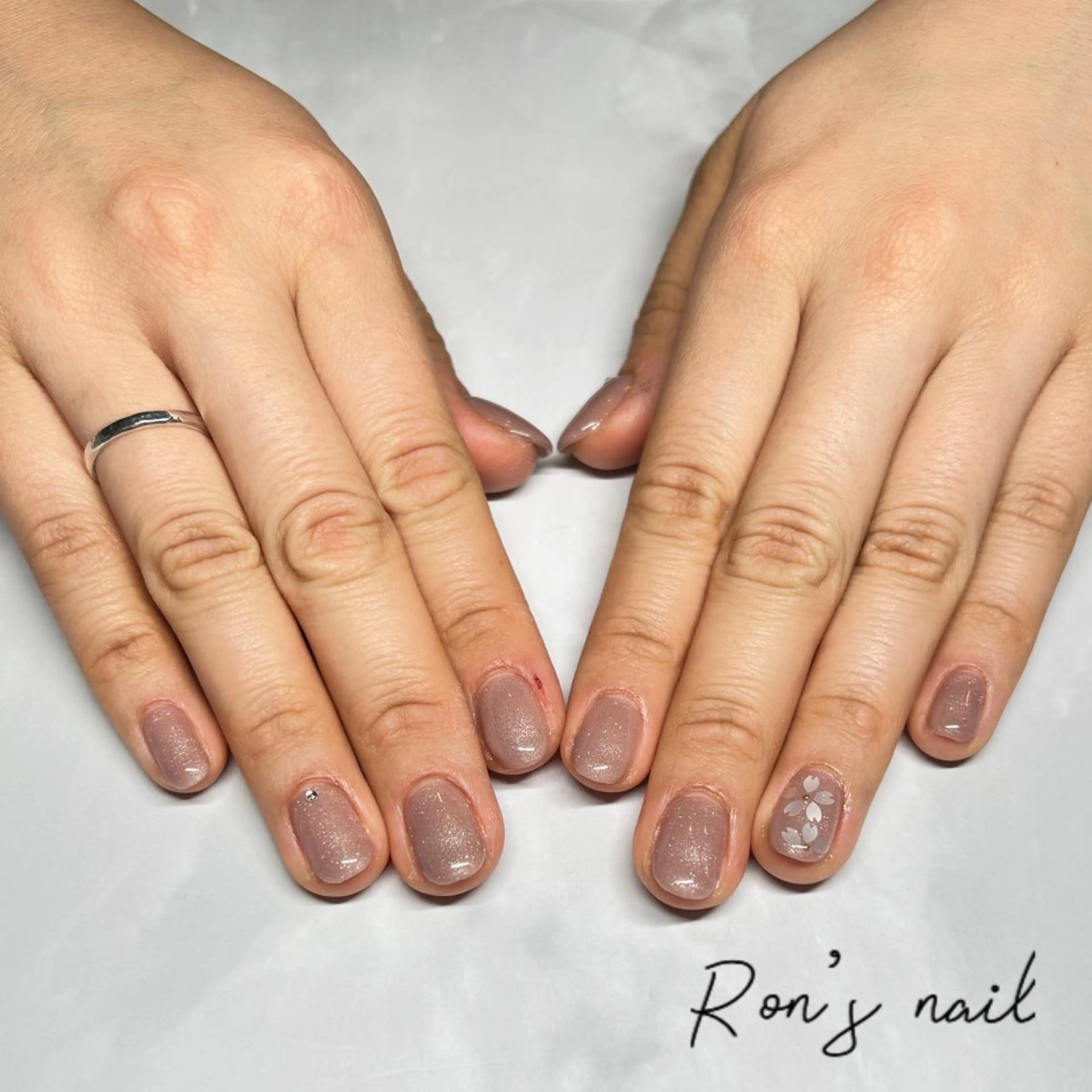 ネイル ストーンネイル Ron's nail 笹岡のネイルデザイン