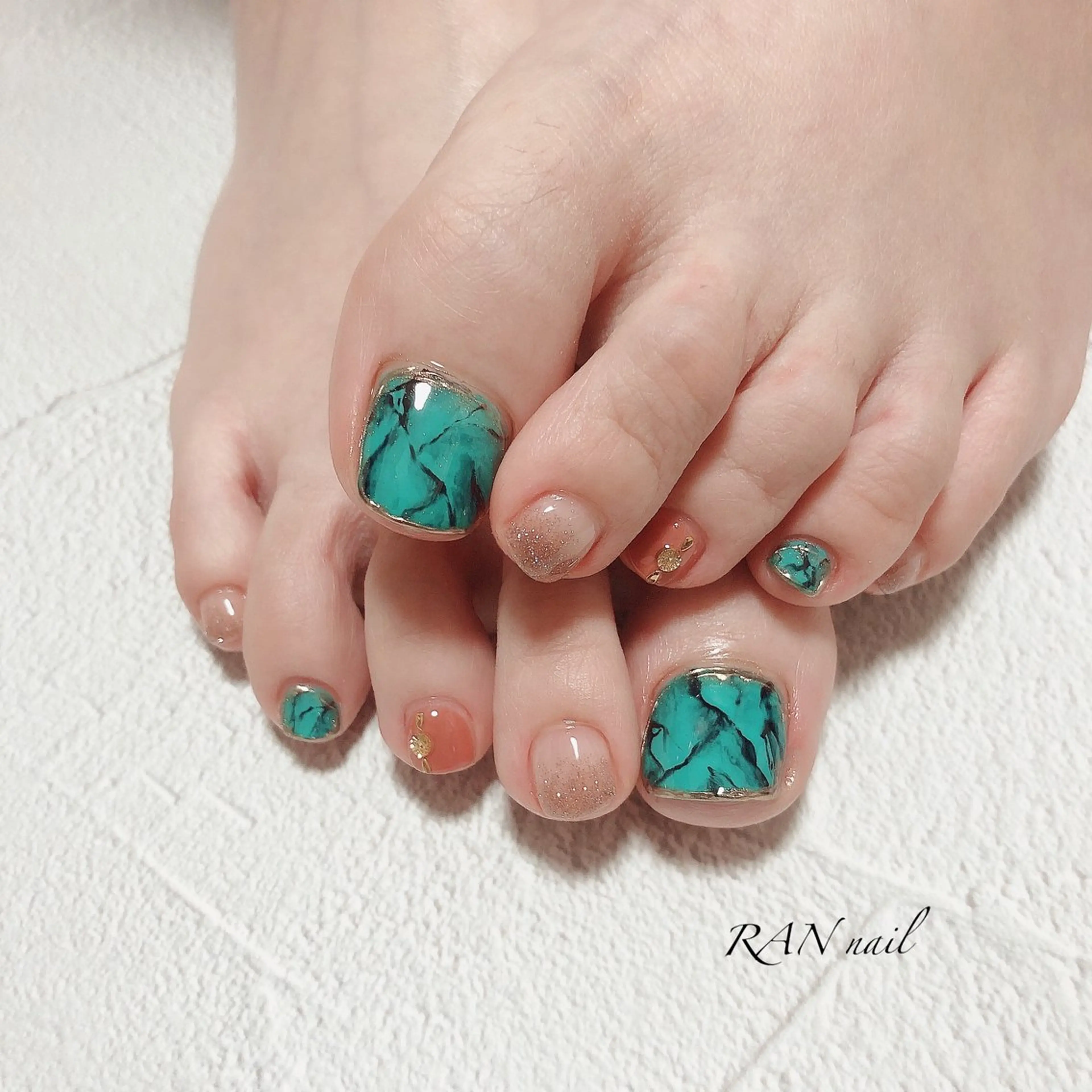 ネイル フットネイル ジェルネイル オフィスネイル パラジェル 夏ネイル RAN nailのネイルデザイン