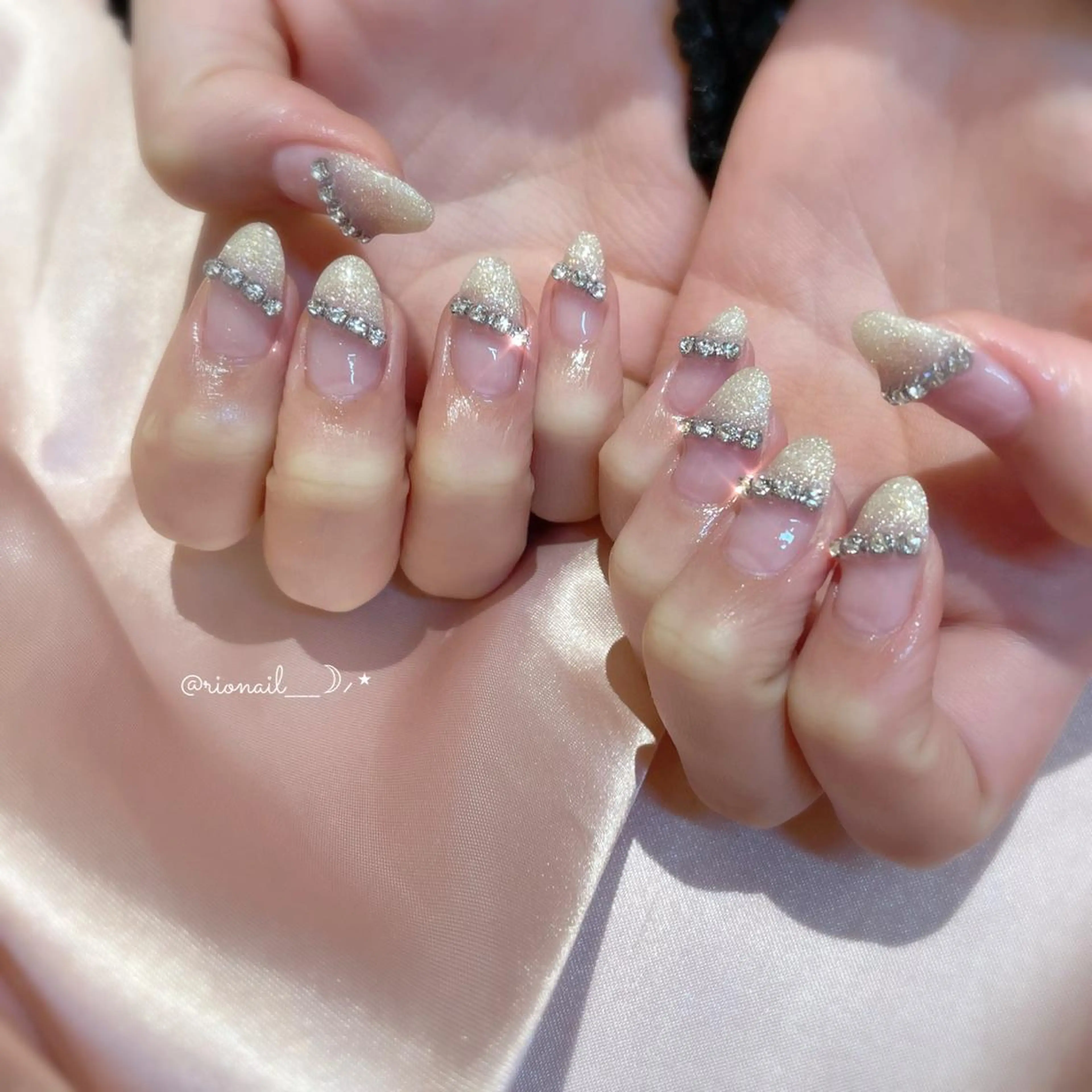 ネイル アートネイル 𝘙𝘪𝘰𝘯𝘢 ...🕯🤍のネイルデザイン