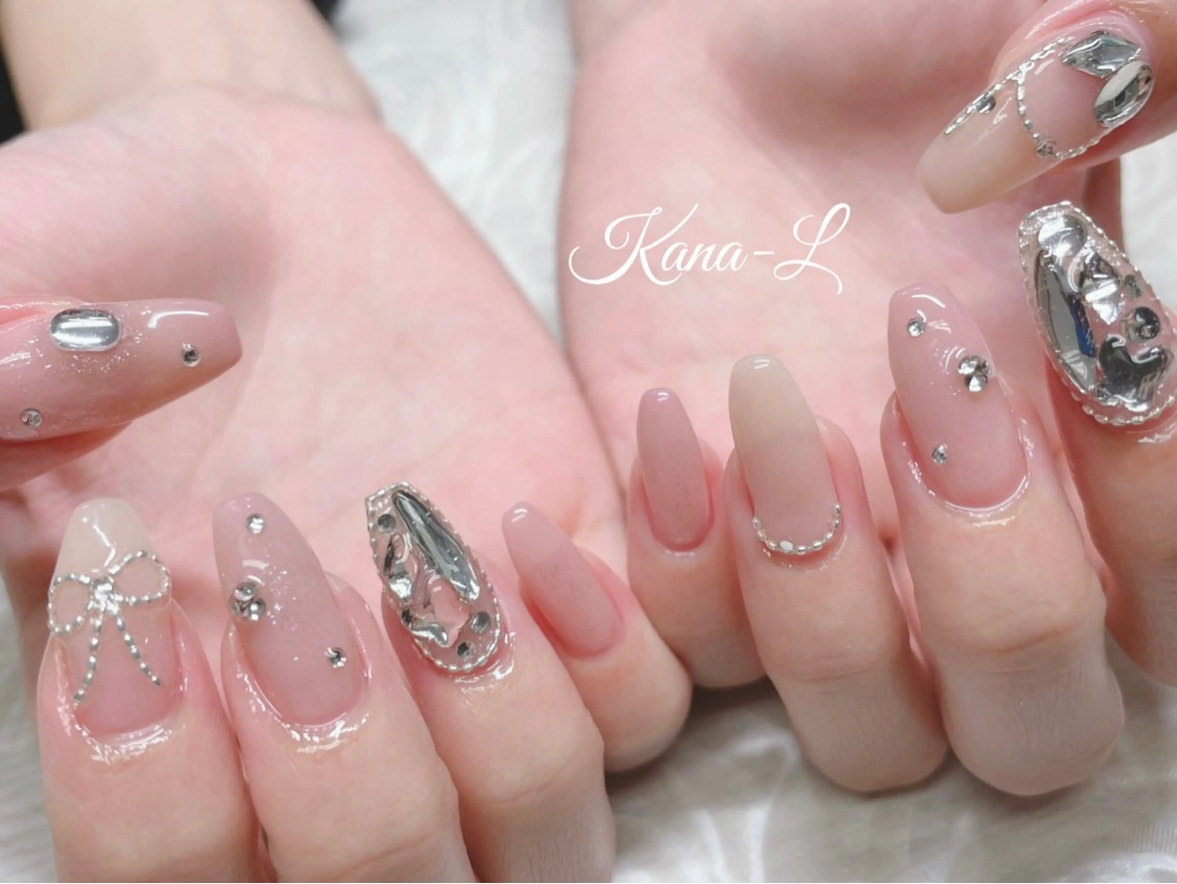 ネイル ジェルネイル キラキラネイル 韓国ネイル パラジェル リボン 芦辺 香奈のネイルデザイン