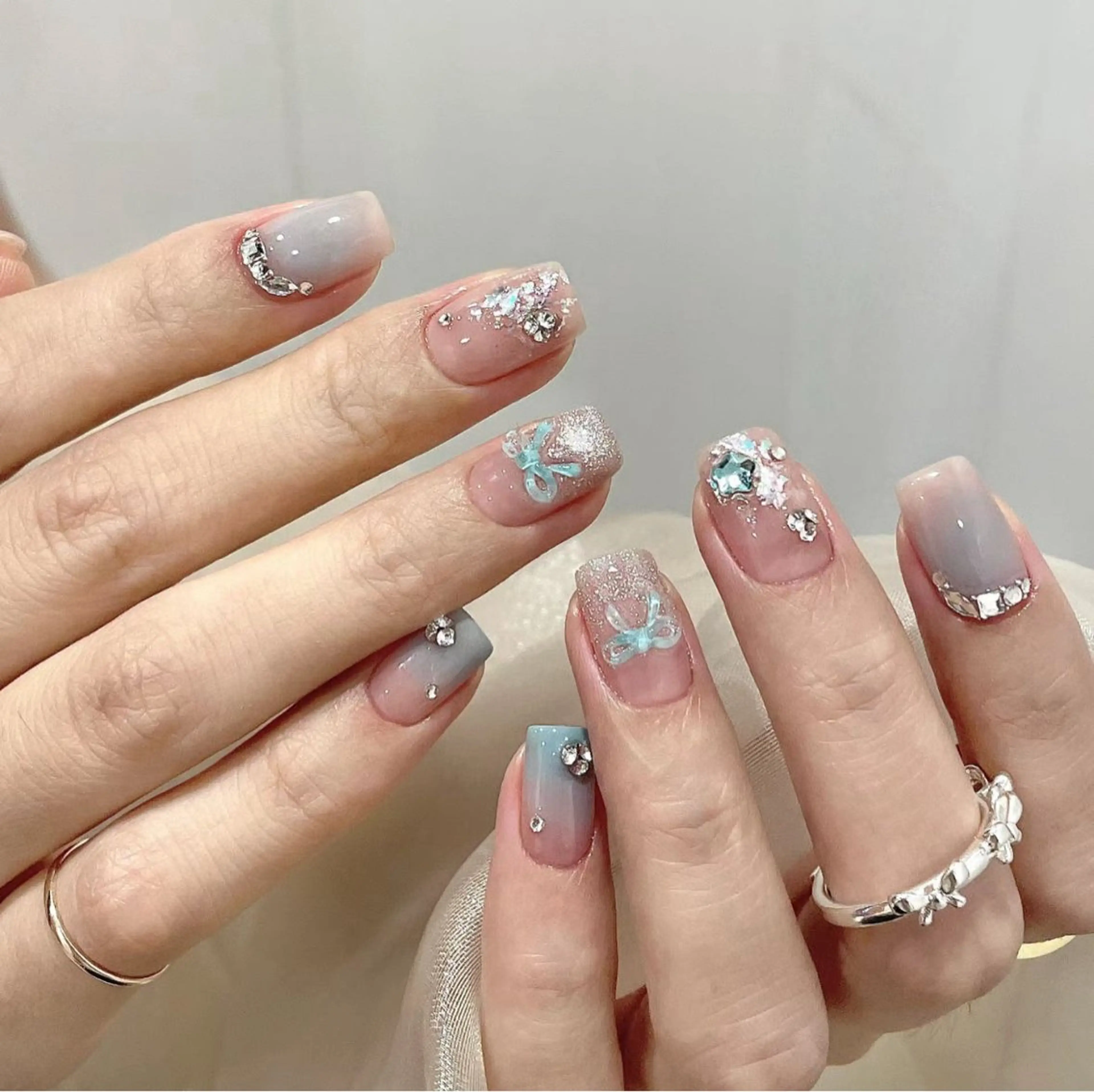 ミディアム めぐみのネイルサロン スタッフ練習のネイルデザイン