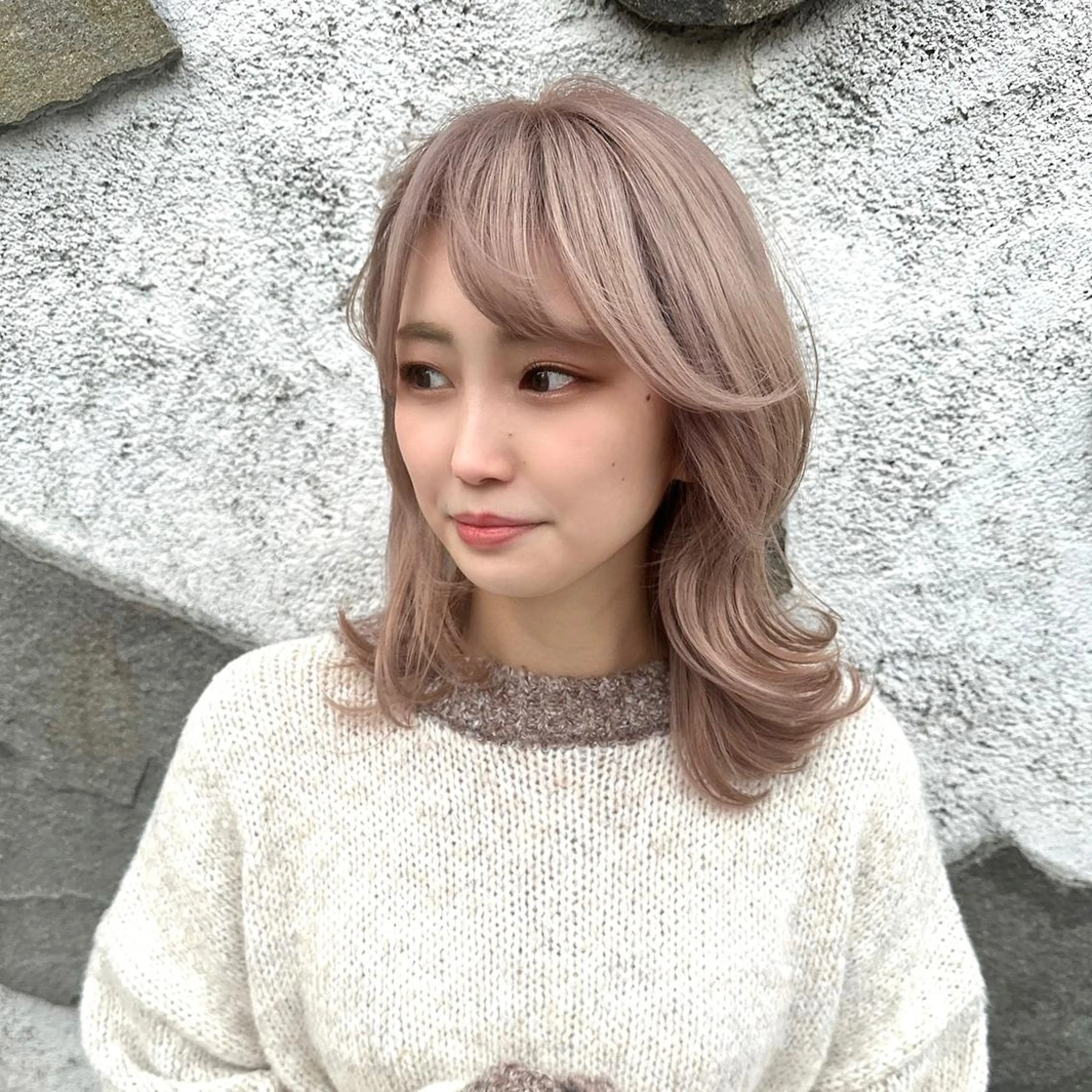 ミディアム 艶髪/ハイトーン Sherryのヘアスタイル