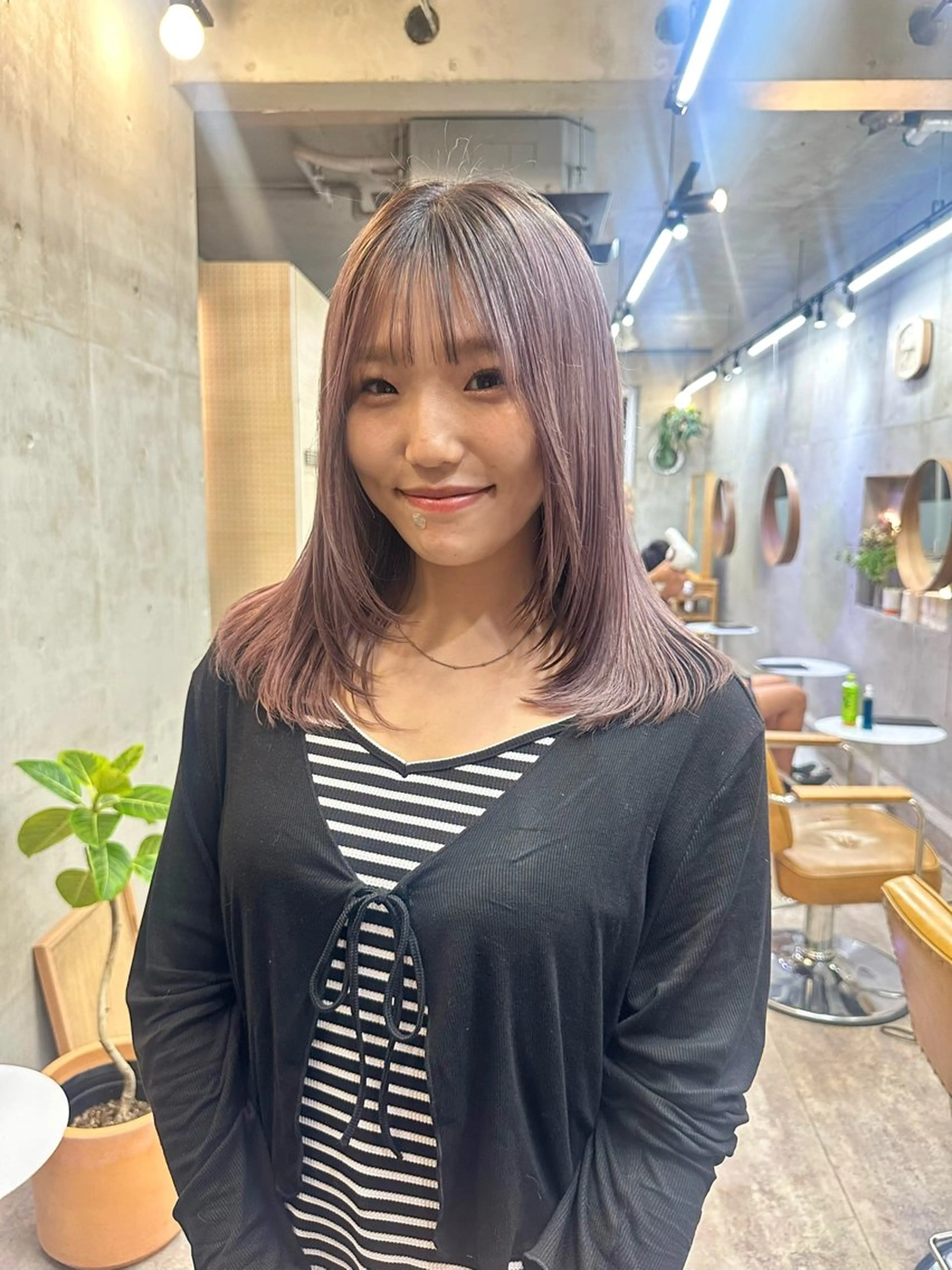 ミディアム カラー グレージュ ラベンダーカラー ラベンダーグレージュ ラベンダーグレー レイヤーカット カットモデル募集中 ／HARUKA🎀のヘアスタイル