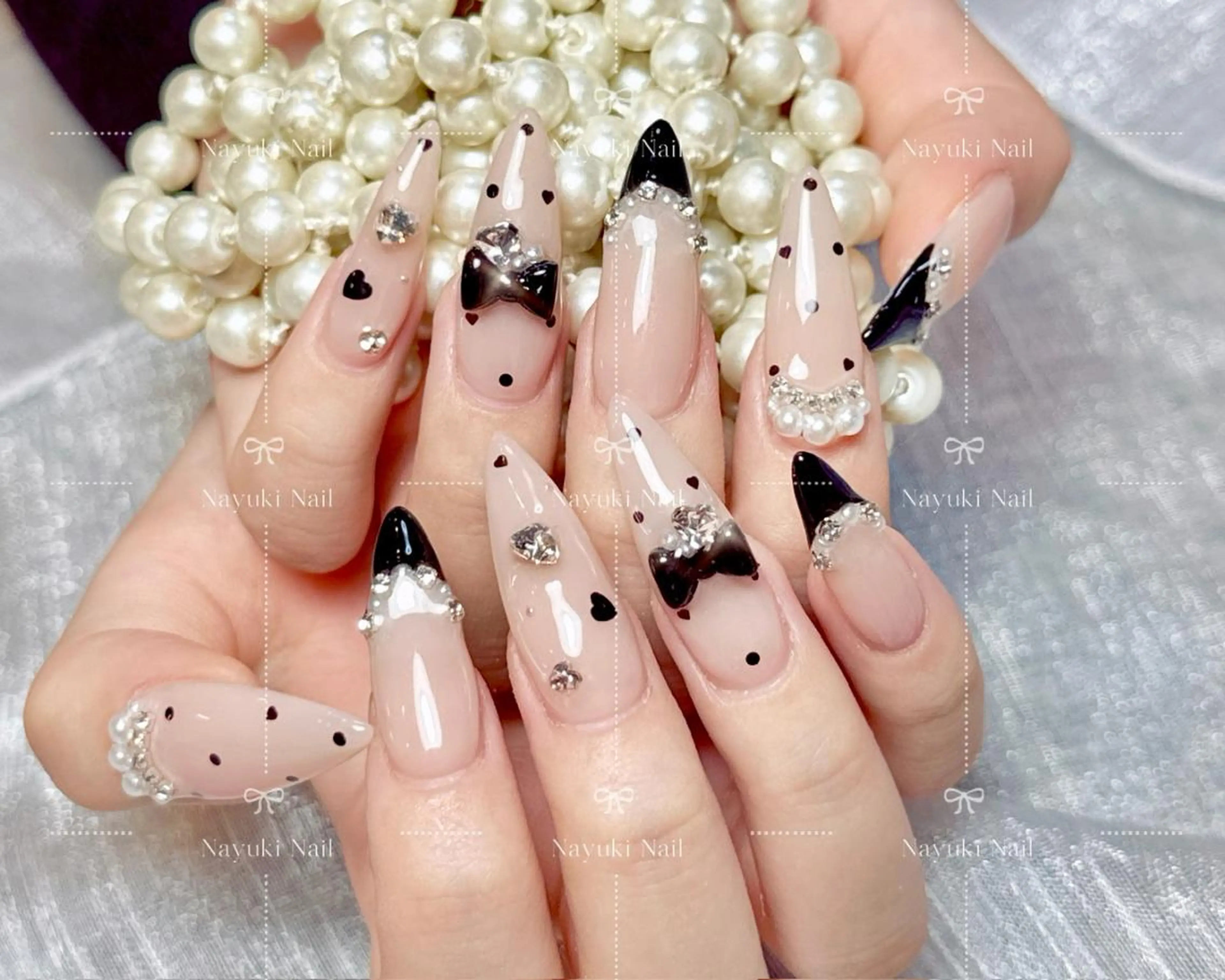 ネイル 🦋 Queenieのネイルデザイン