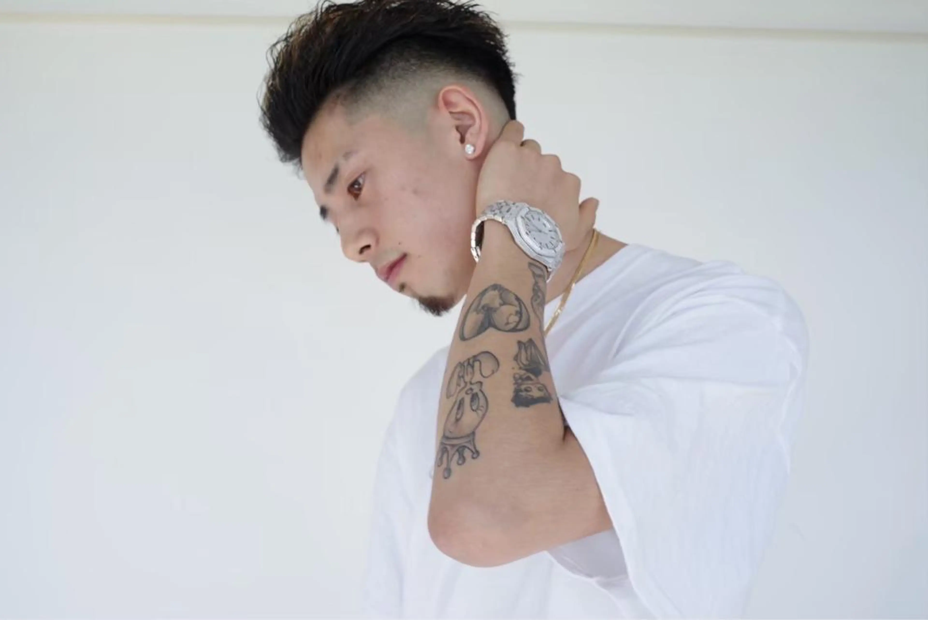 ミディアム パーマ メンズ ミディアムパーマ メンズパーマ スペインカール スパイキーショート メンズツイストパーマ 【メンズ職人】 ✂️佐藤友のヘアスタイル