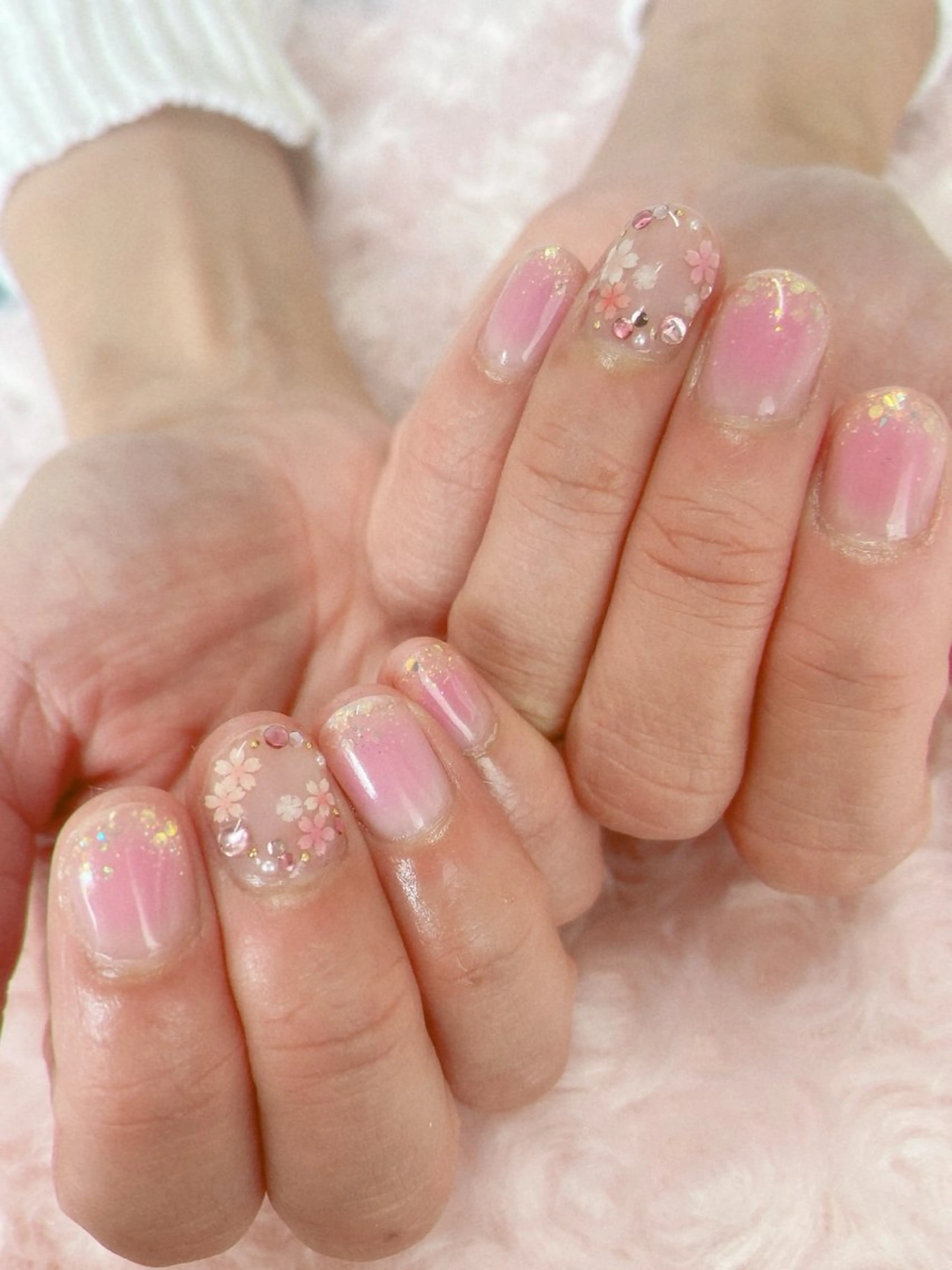 ネイル チークネイル 桜ネイル 入学式 ジェルネイル 卒業式 ハンドネイル 前田 りかのネイルデザイン