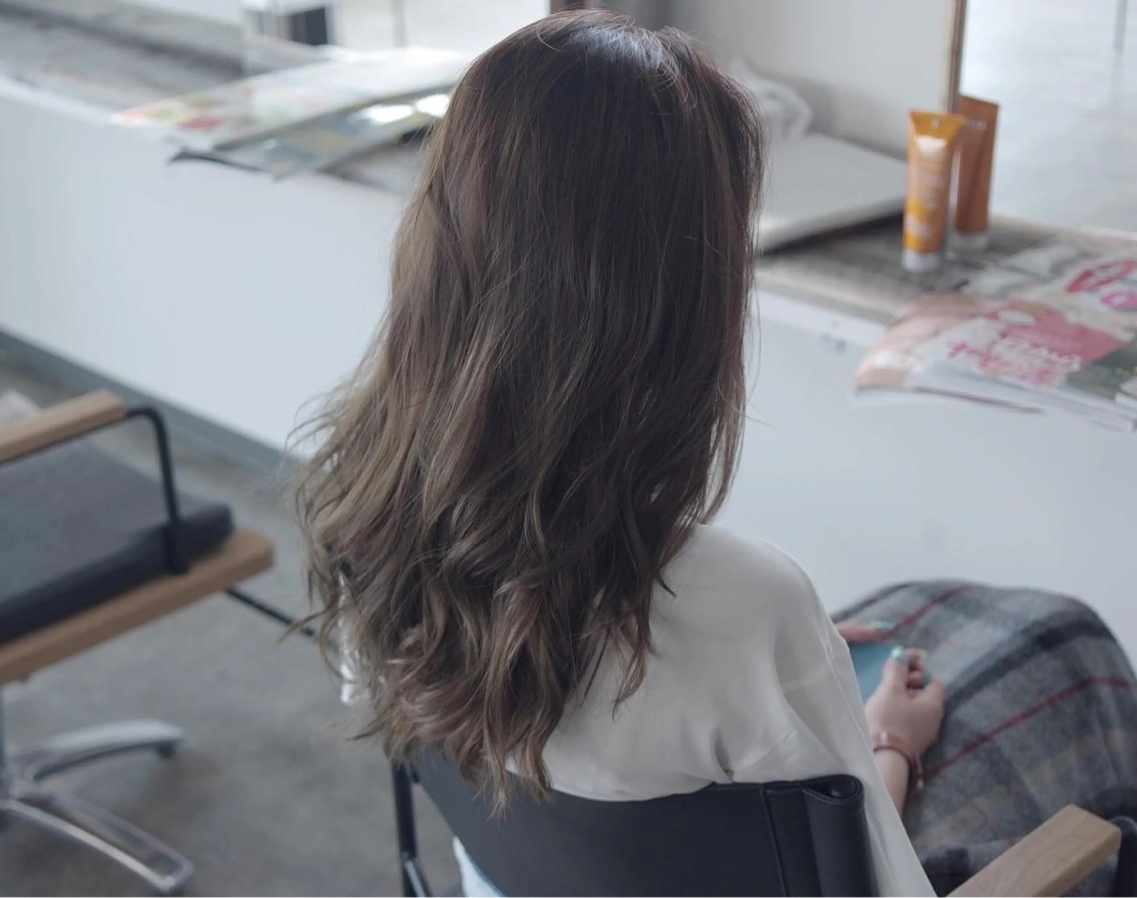 ミディアム セミロング ロング カラー クセ毛お悩みの方 四宮桂佑のヘアスタイル