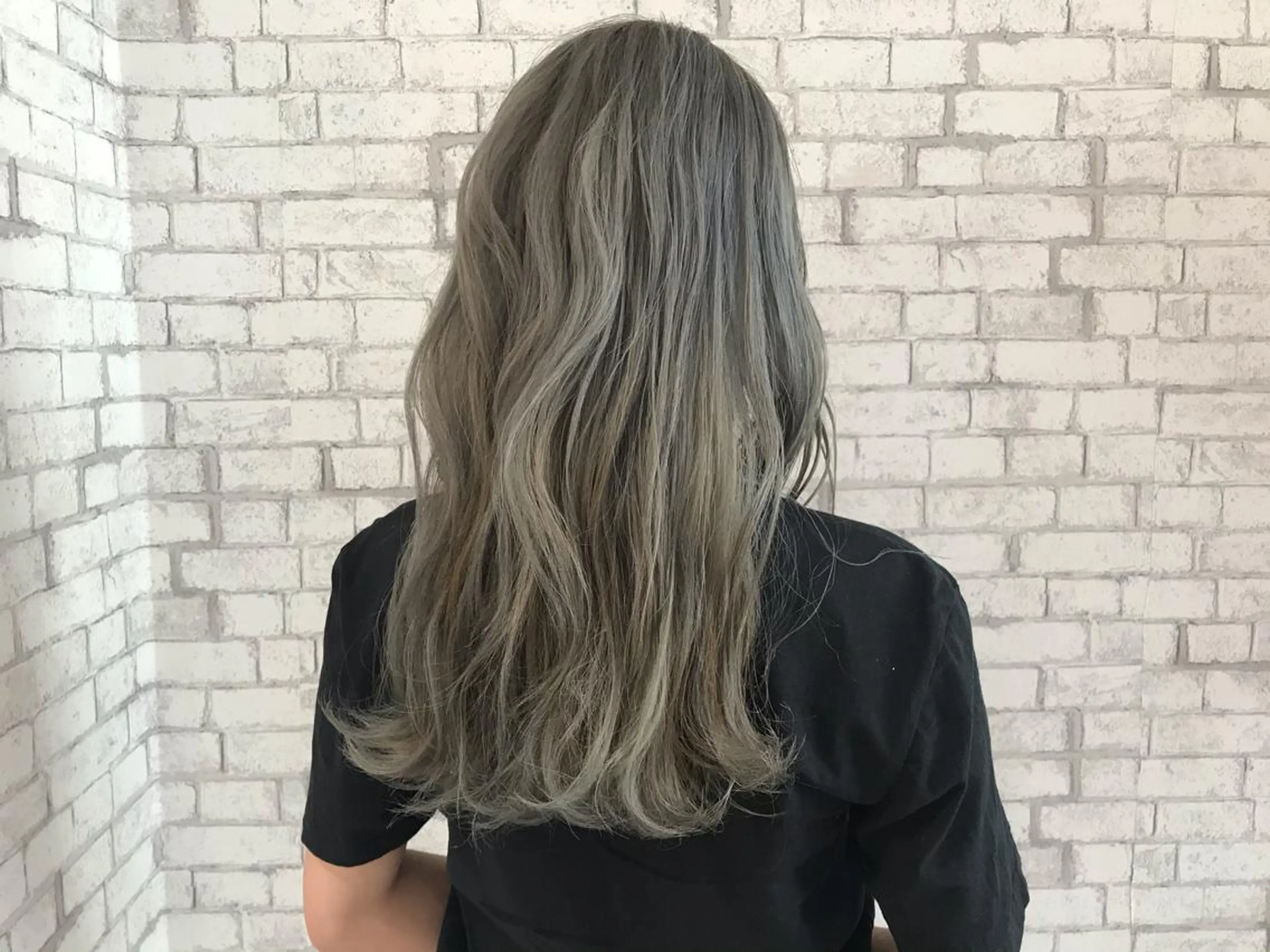 セミロング 髪質改善カラー 清利あやなのヘアスタイル