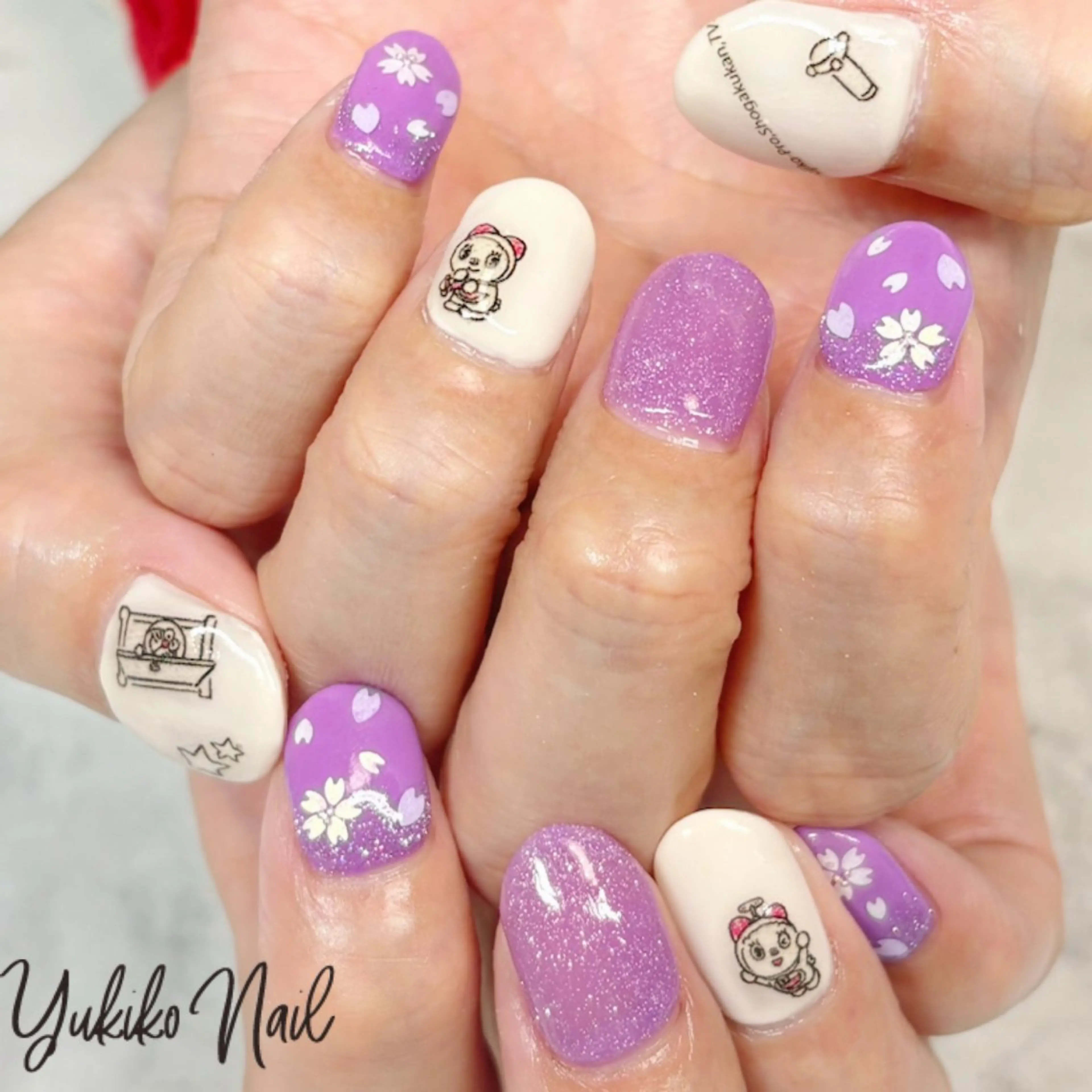 ネイル 桜ネイル ホログラムネイル 春ネイル ホワイト ハンドネイル ユキコ ネイルのネイルデザイン