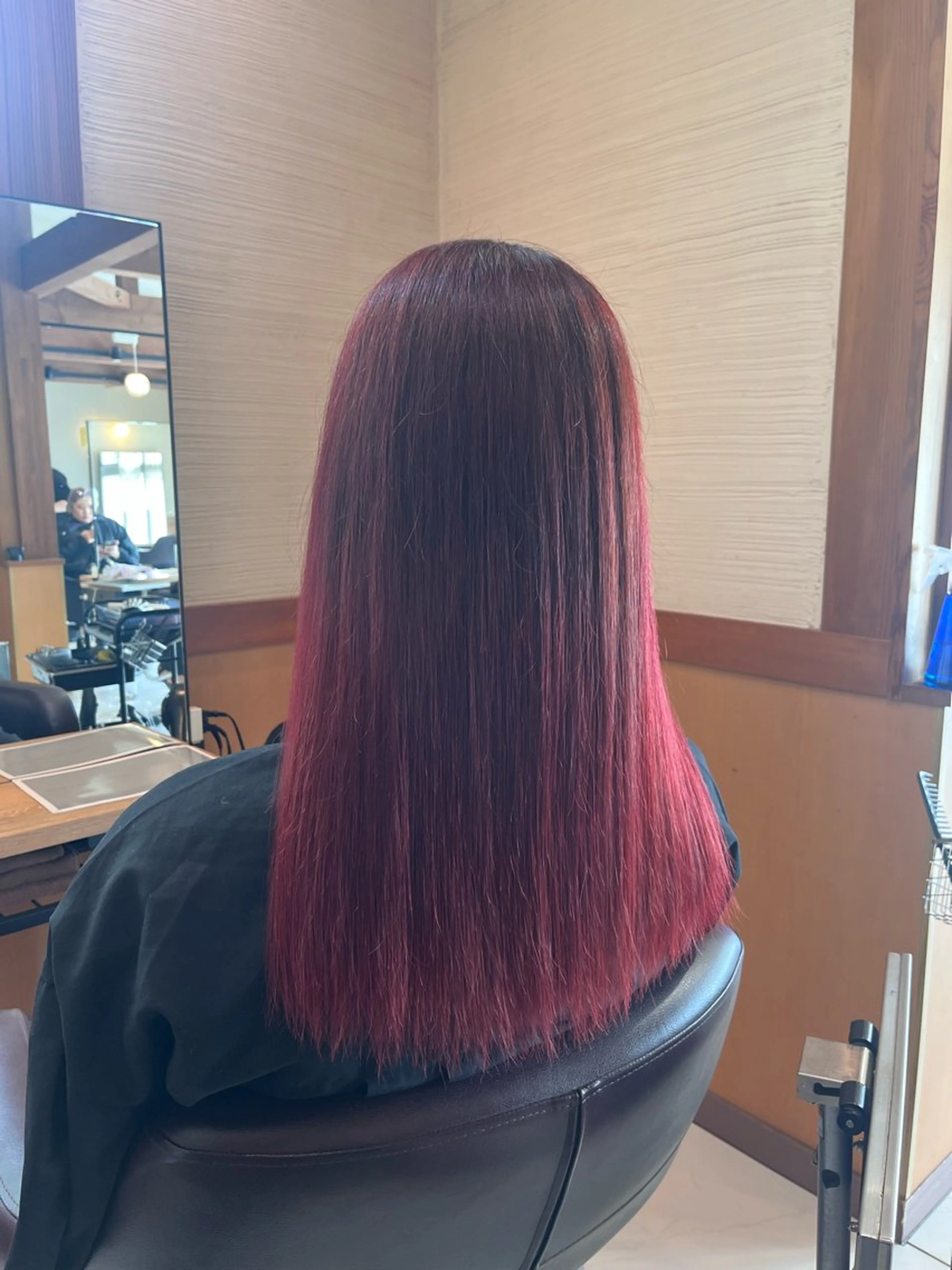 カラー レッドカラー SERA / TAIGAのヘアスタイル