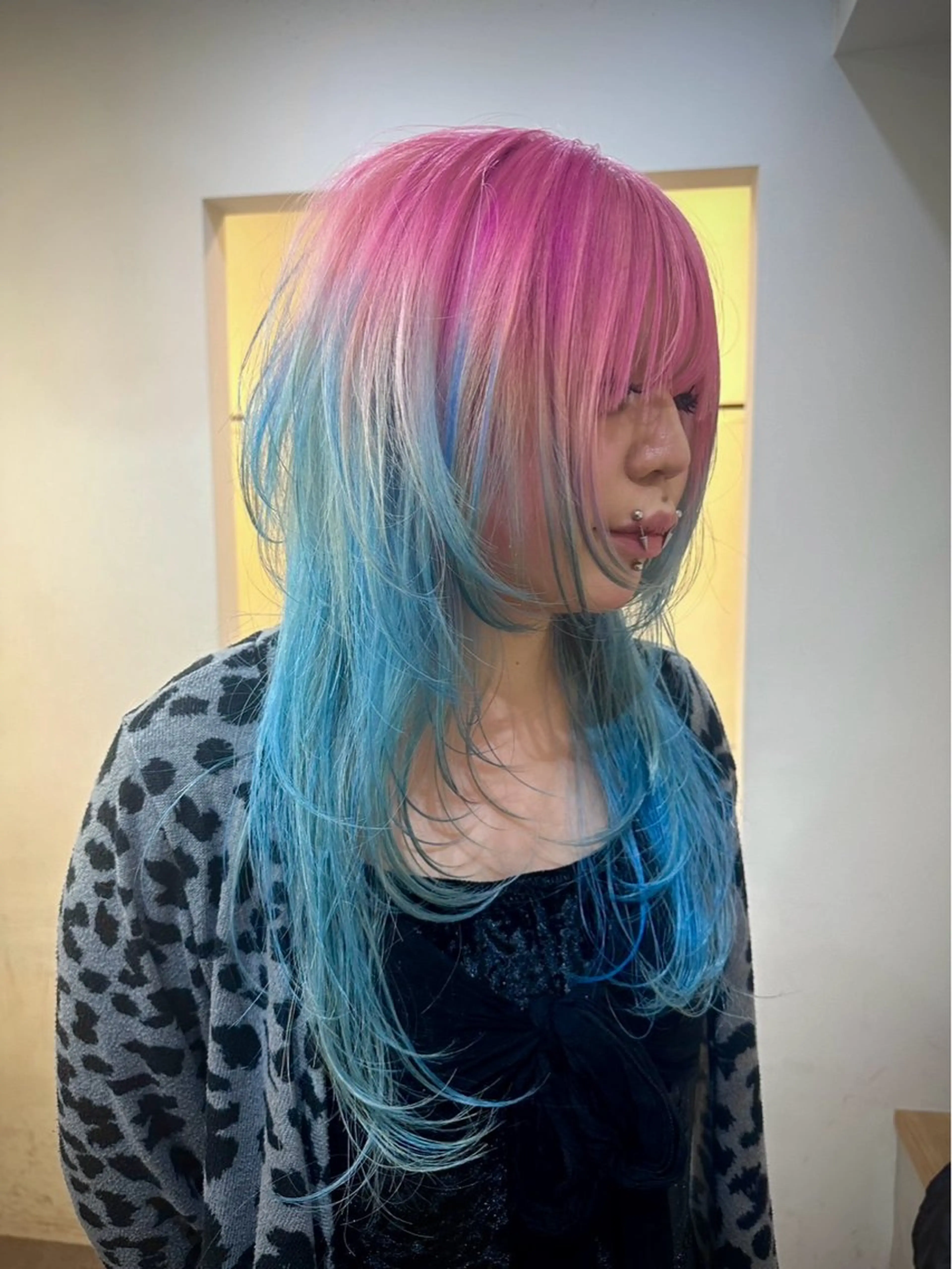 セミロング カット ヘアカラー トリートメント ブリーチ・レイヤ ー特化🔥 ちかまるのヘアスタイル