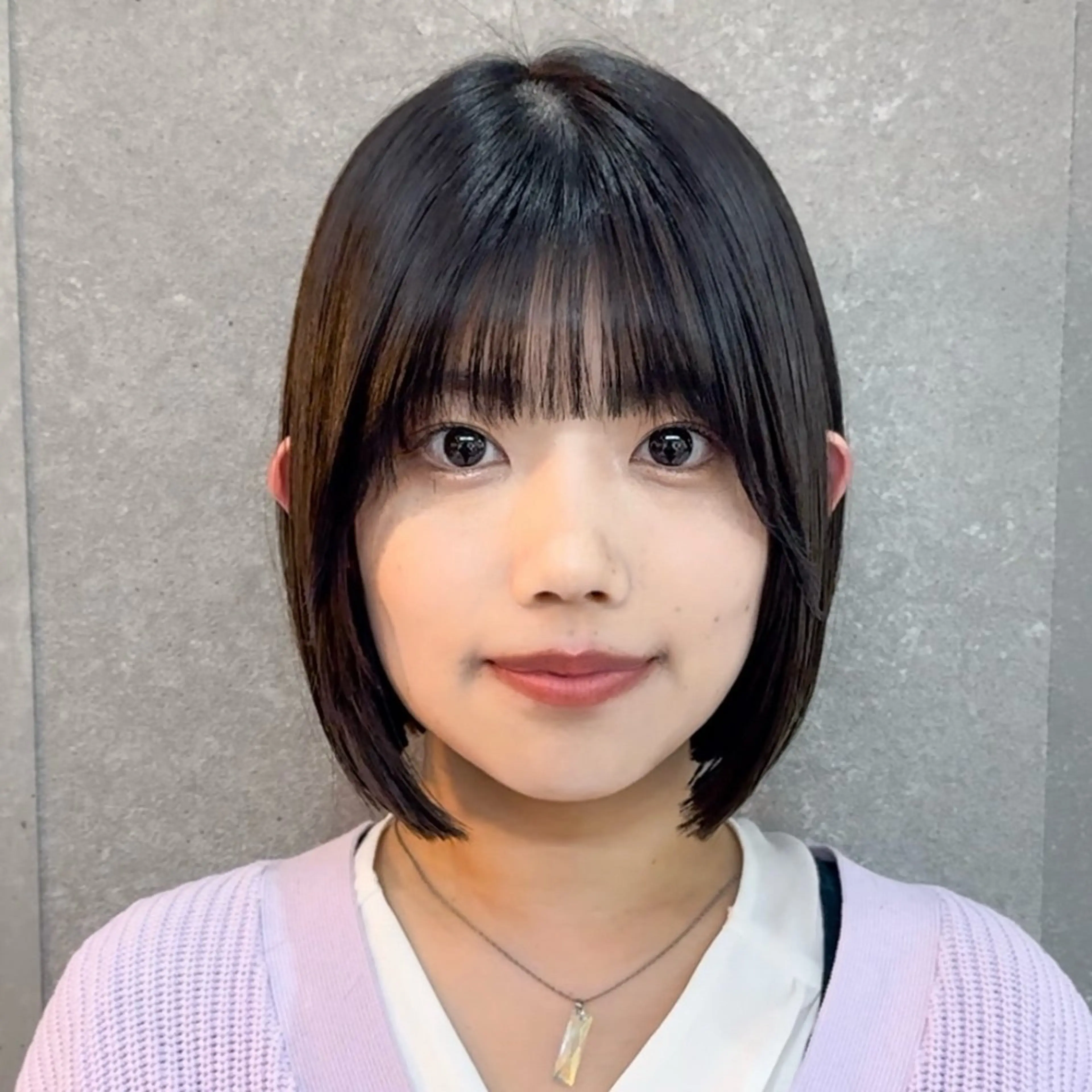 ショート 切りっぱなしボブ 前下がりボブ ショートボブ ボブ 顔周りカット カット ヘアカラー 縮毛矯正 トリートメント 伊 杏のヘアスタイル