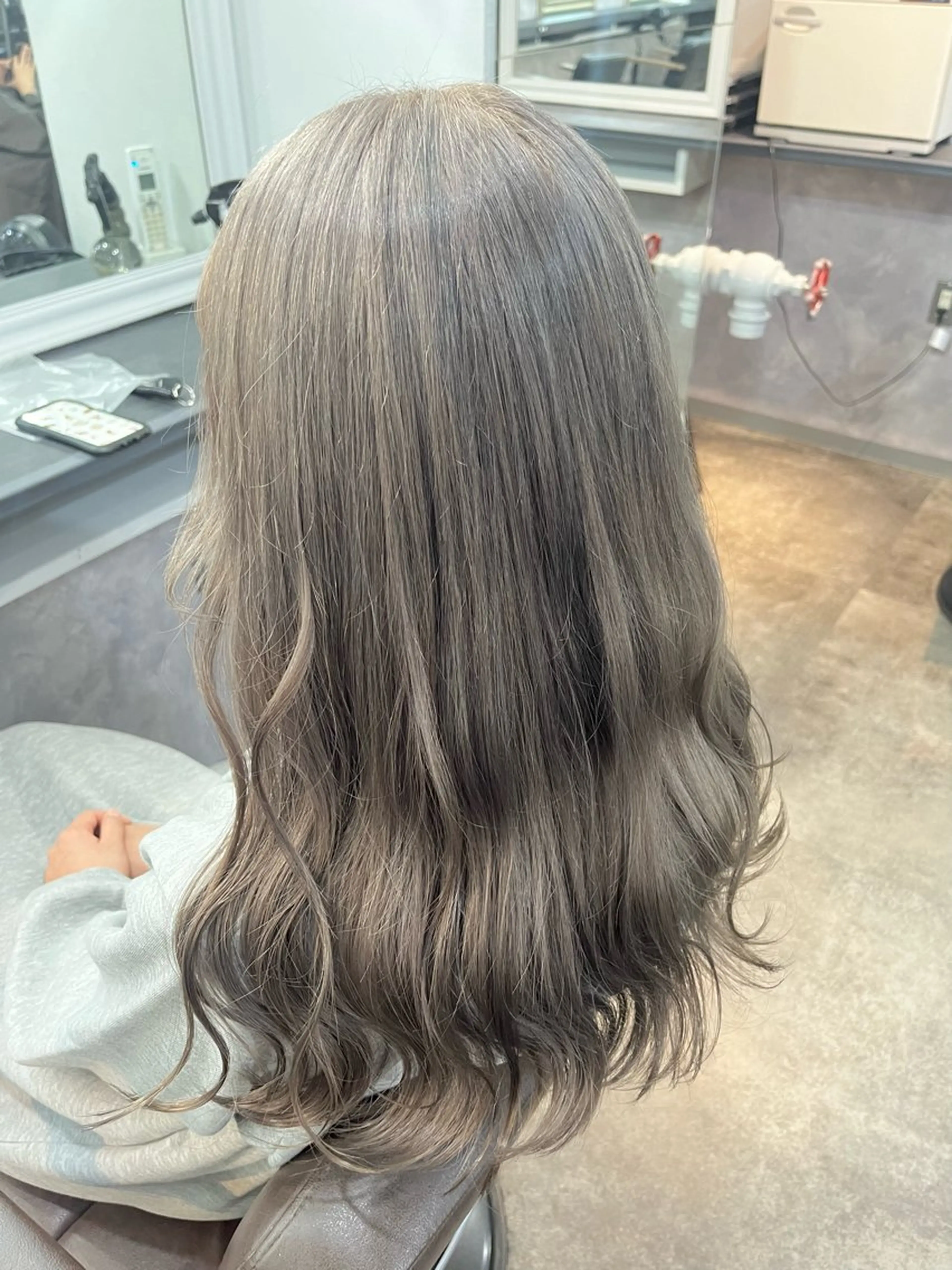 ロング カラー ブリーチ 山口 詩織のヘアスタイル