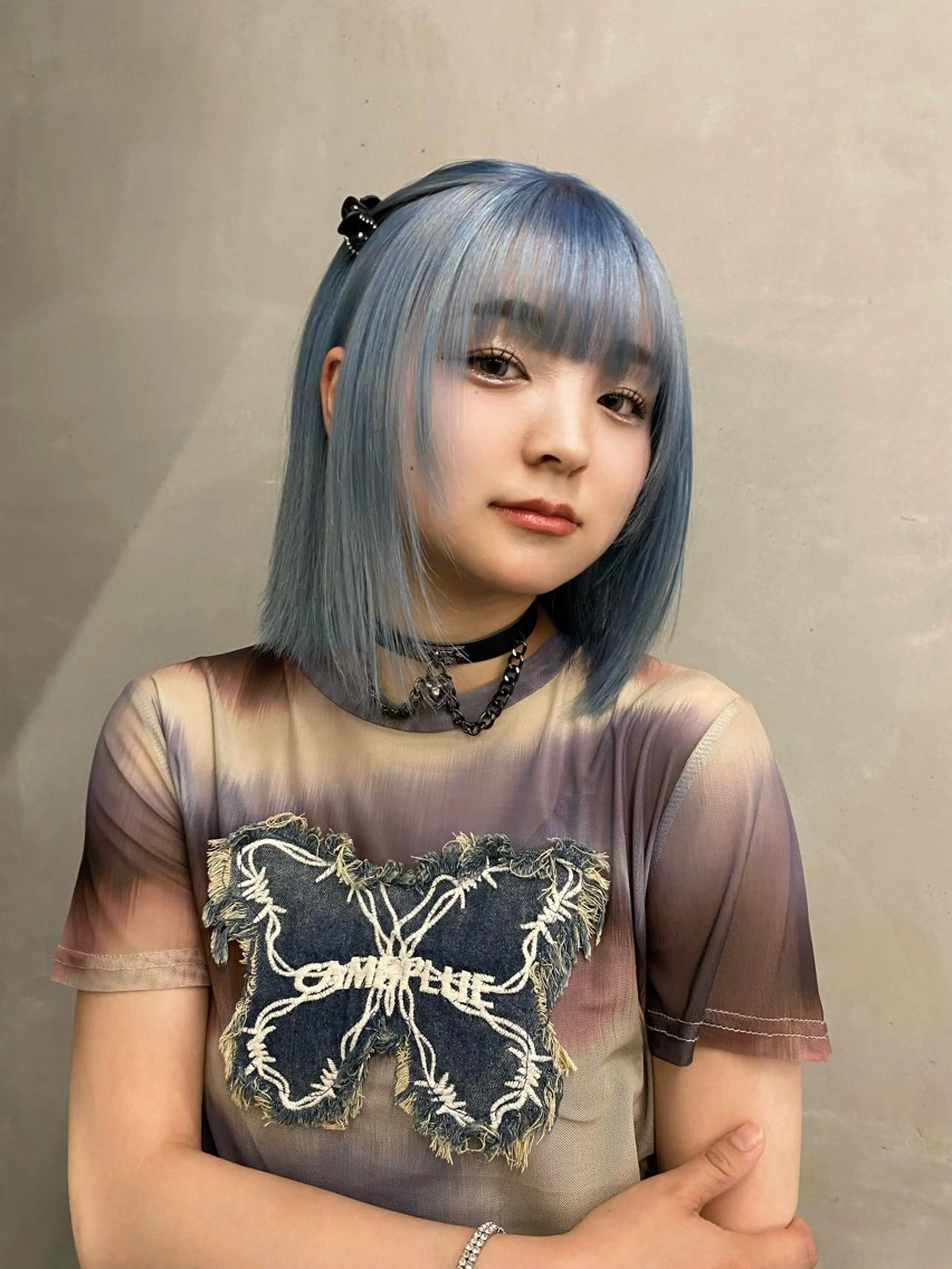 ミディアム カラー ヘアアレンジ ブルーカラー ヘアカラー トリートメント mina 🌷のヘアスタイル