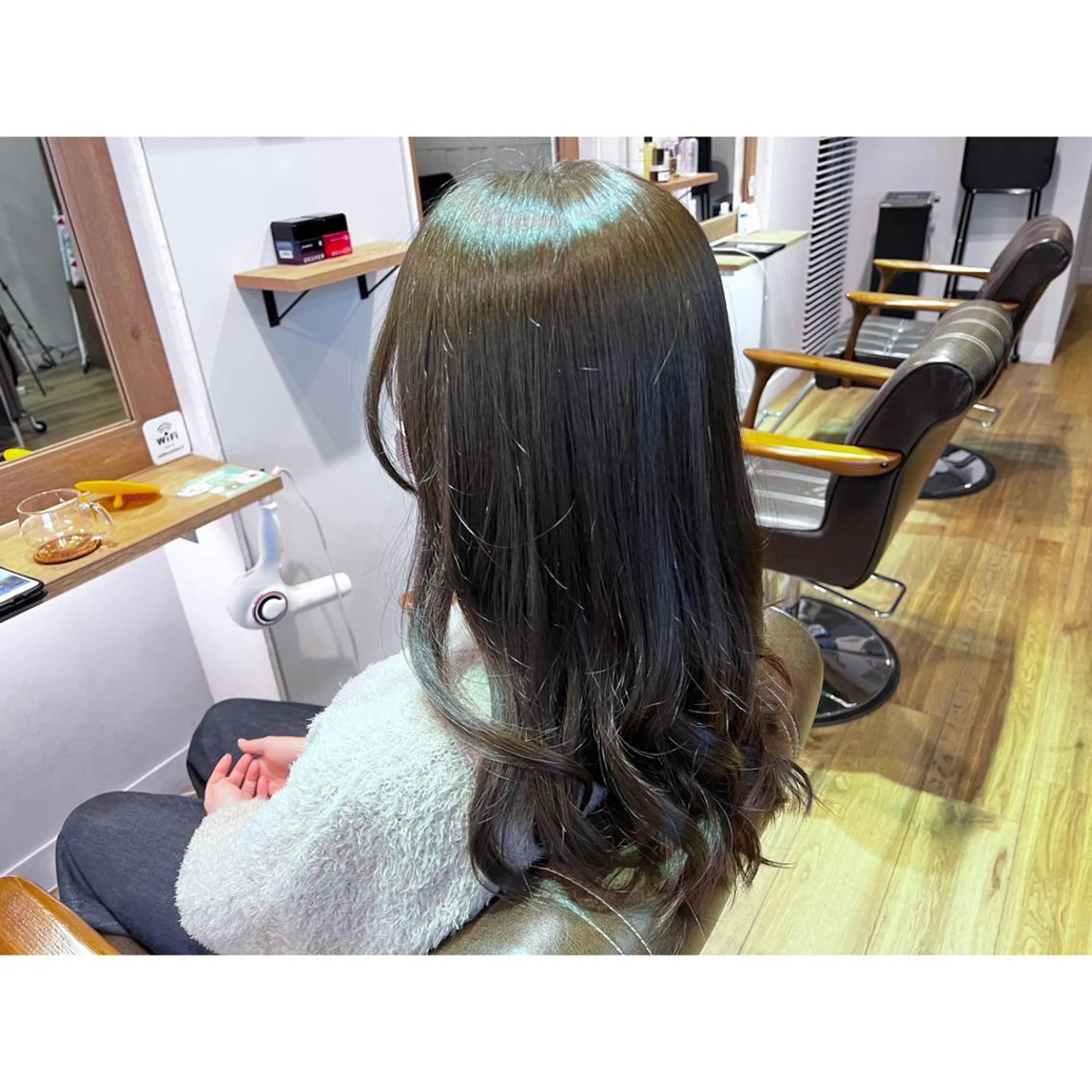 ロング カラー グレージュ オリーブグレージュ オリーブグレー ヘアカラー トリートメント ツキダテ ユイのヘアスタイル
