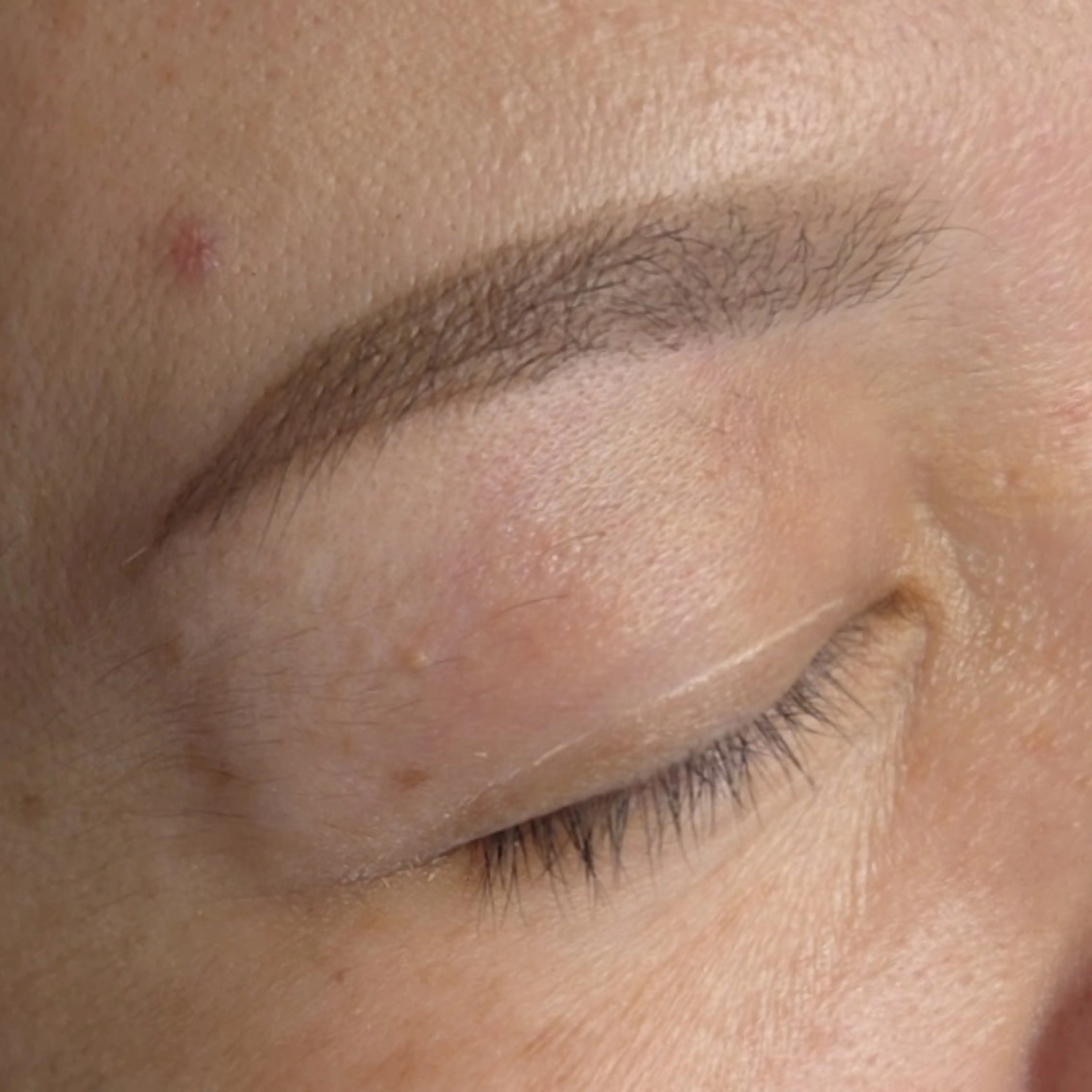 アイブロウ フェイシャルワックス GLOW所属・渡邊 真依のエステ・リラクイメージ