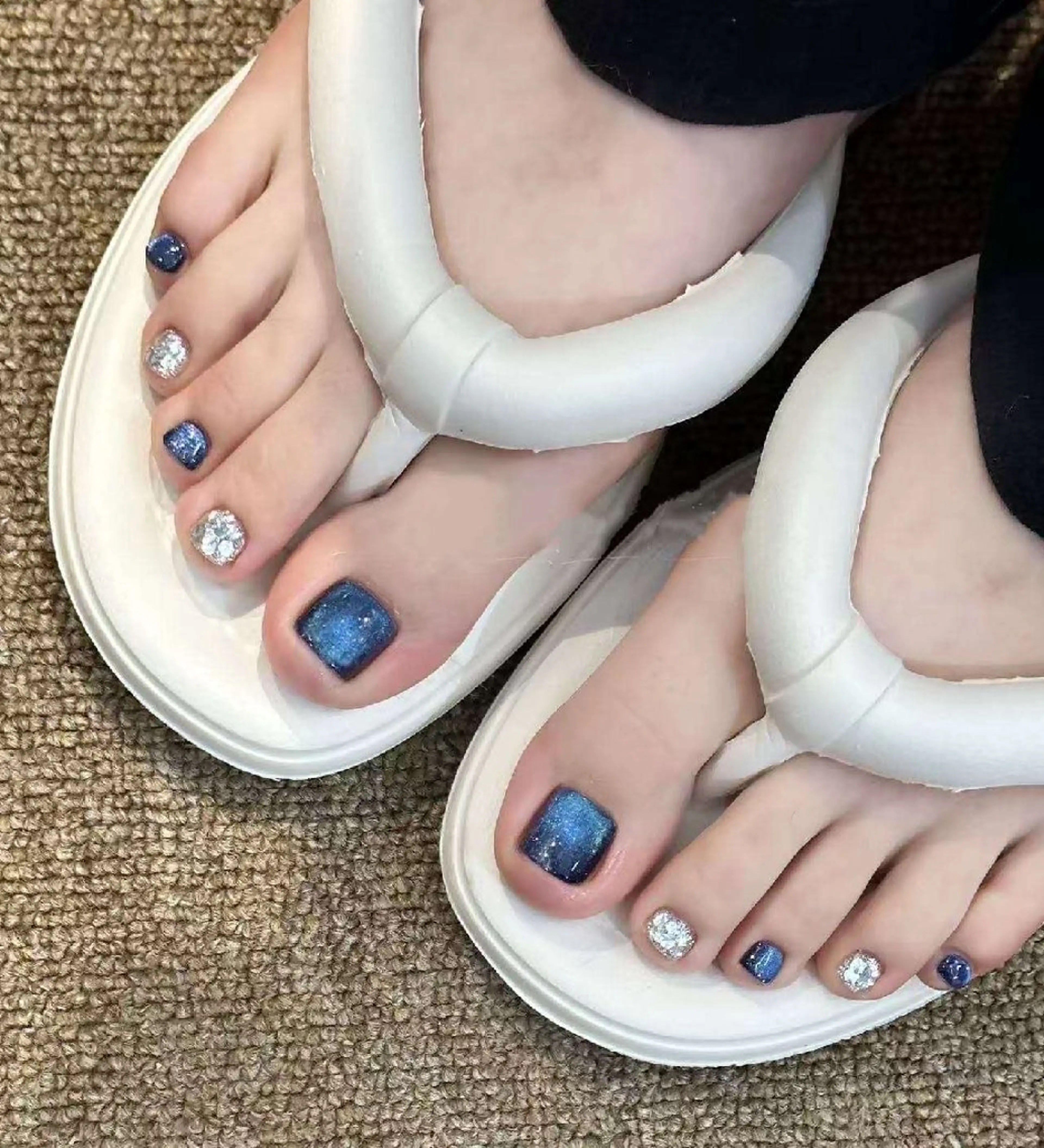 ネイル オーロラネイル フラワーネイル フットネイル フレンチネイル ジェルネイル フットネイル Oomiya 服部のネイルデザイン