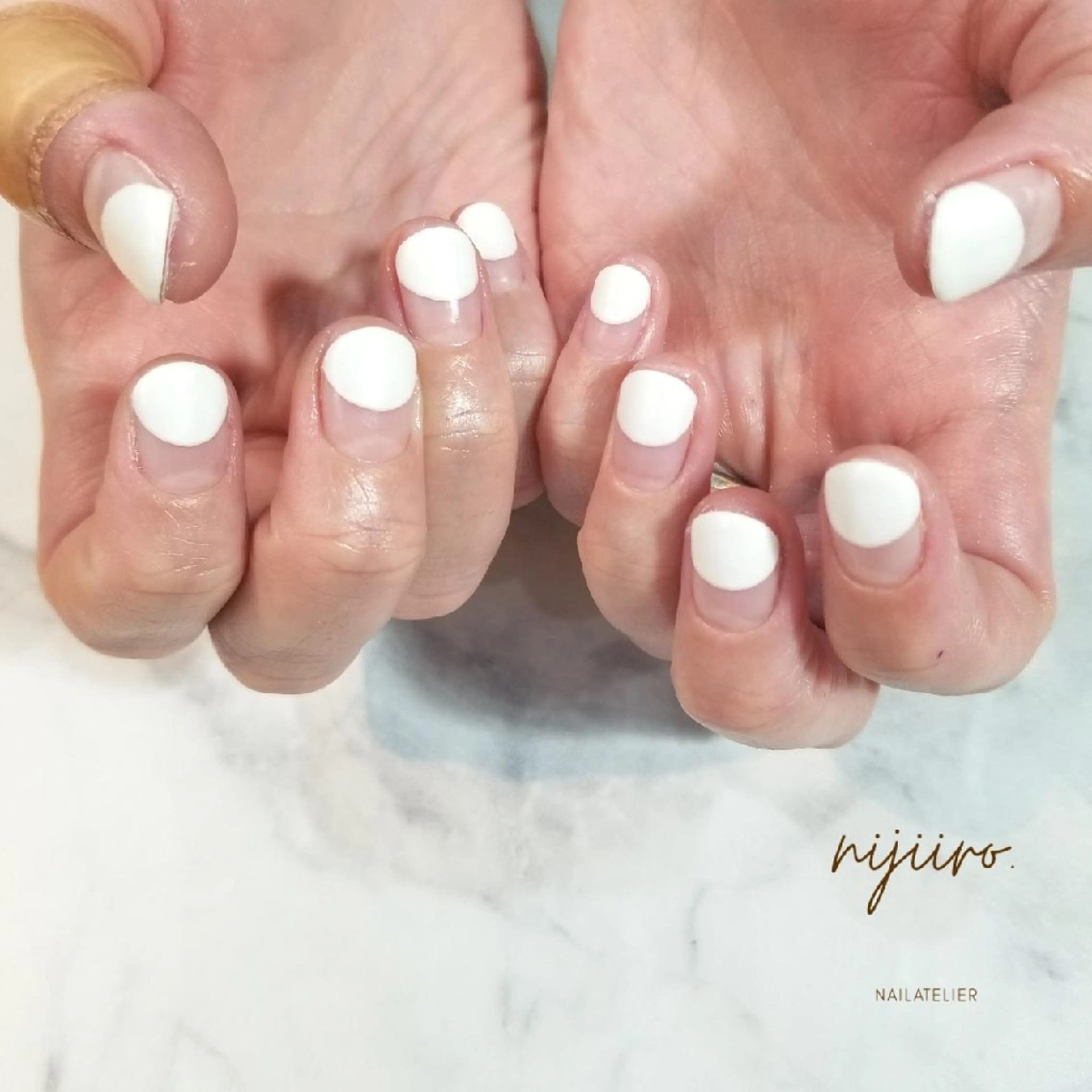 ネイル フレンチネイル ハンドネイル nijiiro🌈 サトウのネイルデザイン